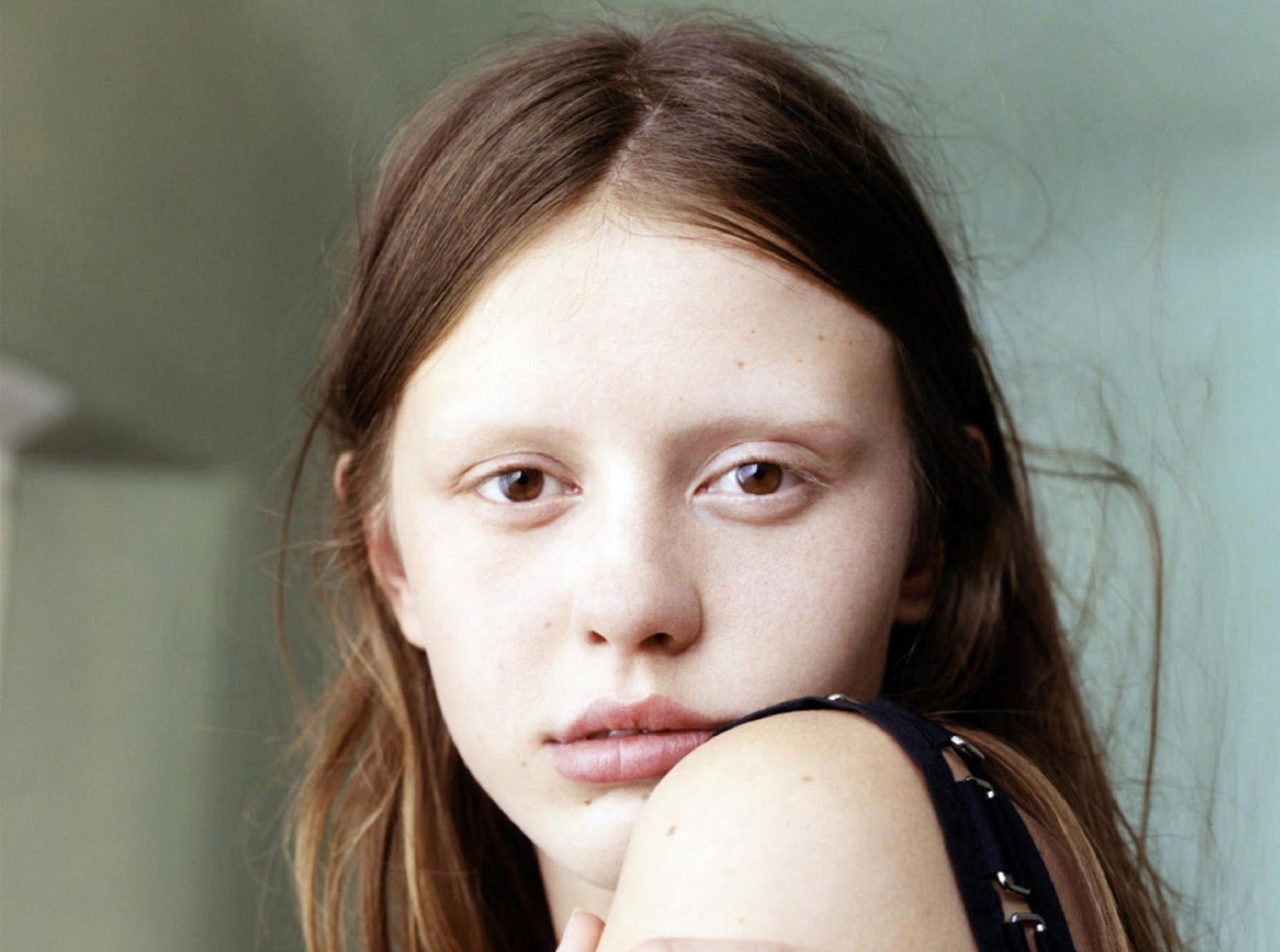 1920x1429 Mia Goth Picture