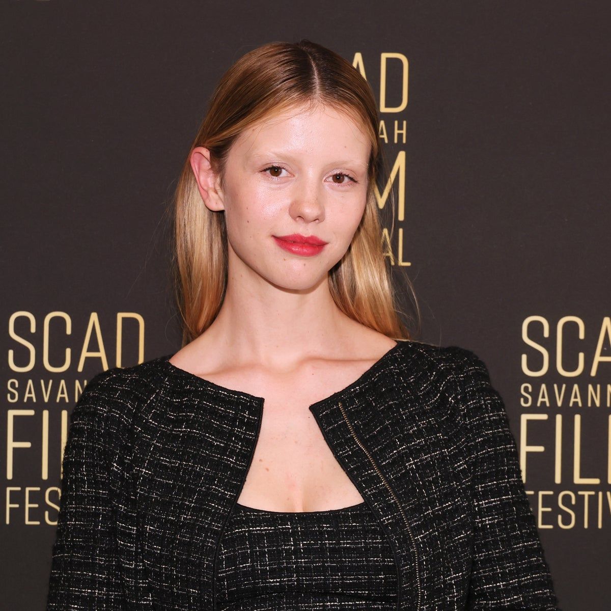 1200x1200 Mia Goth's real voice