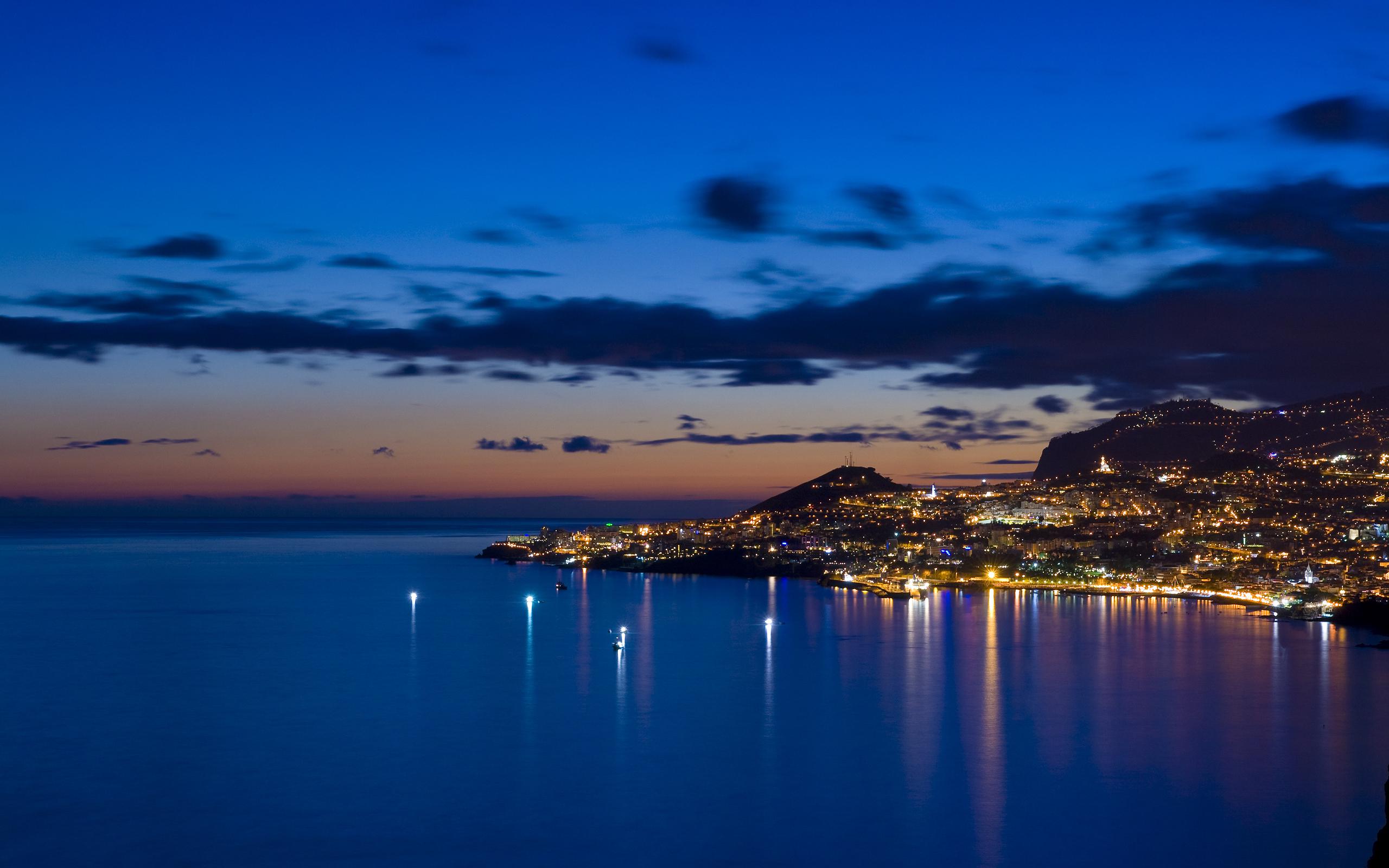 2560x1600 Funchal Bay [2560x1600]