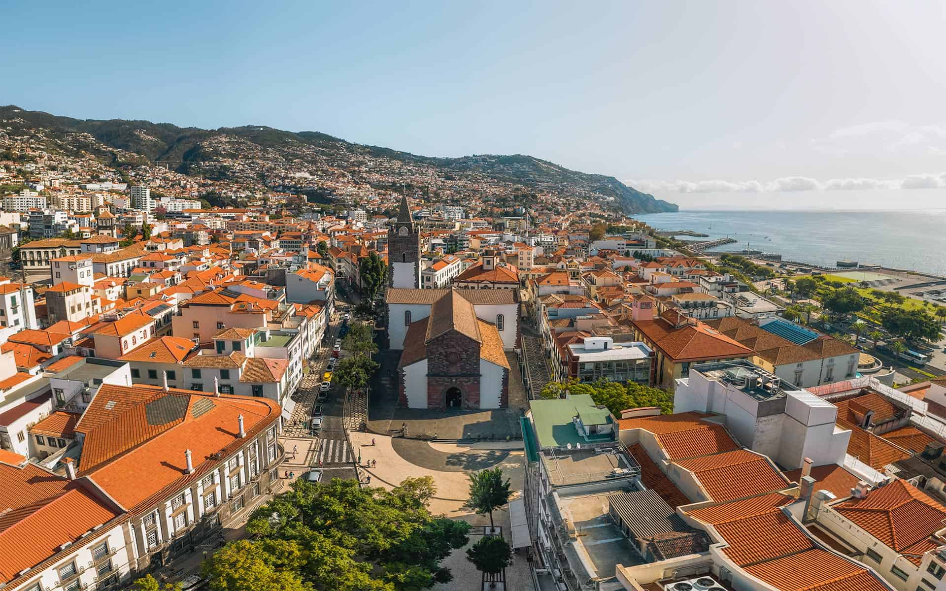 1920x1200 In Funchal, Madeira