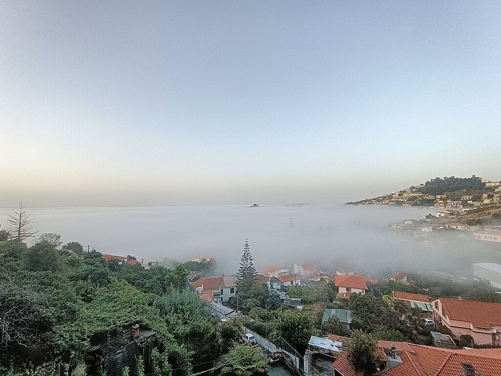 1024x768 Sea of fog in Funchal, Madeira