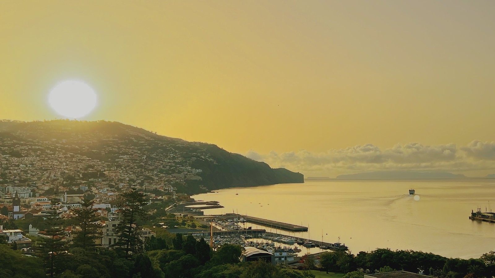 1600x900 Good morning Funchal!. Funchal Bay
