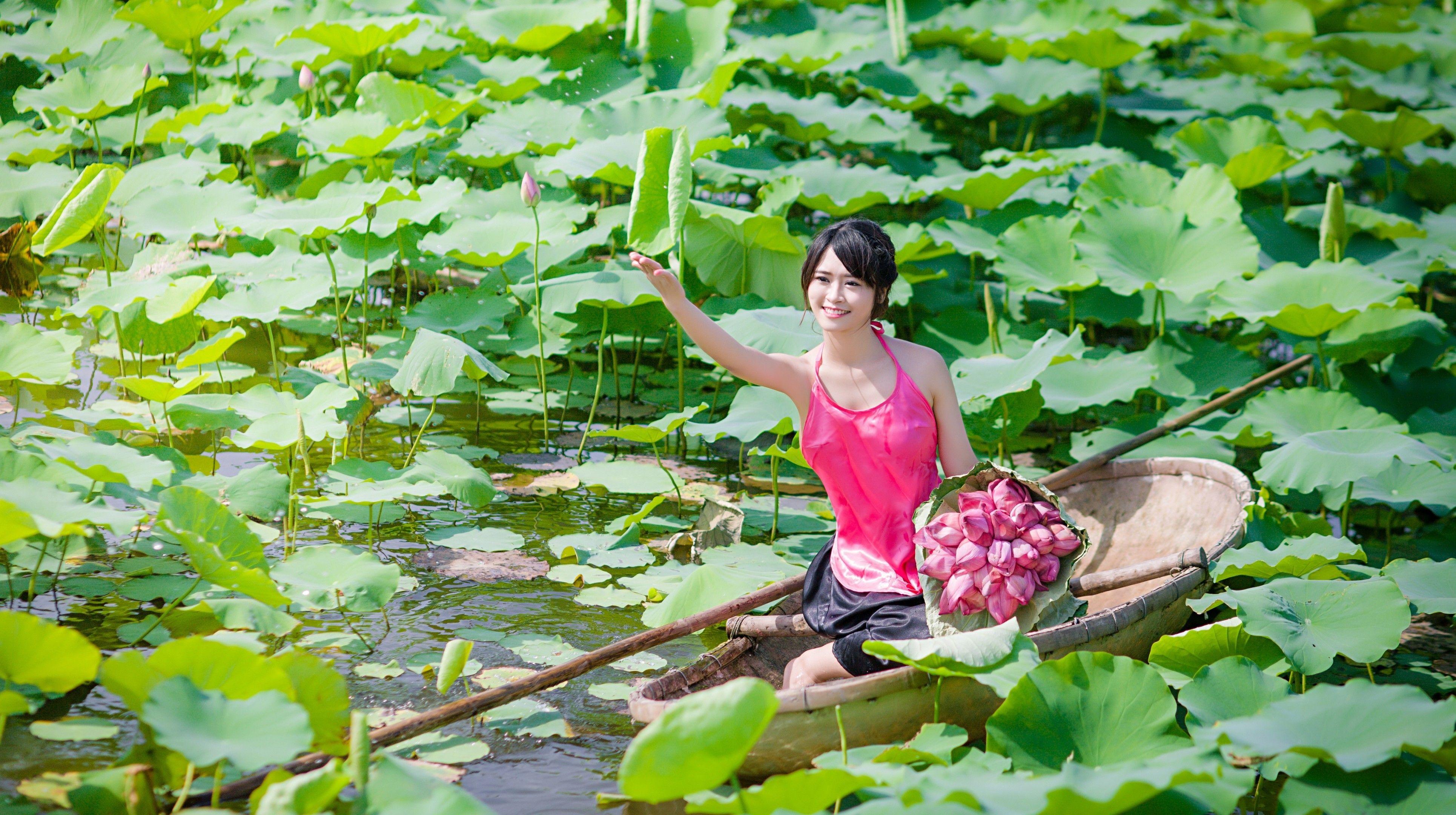 3860x2160 Download 3860x2160 Asian, Women, Smile, Lake, Flowers