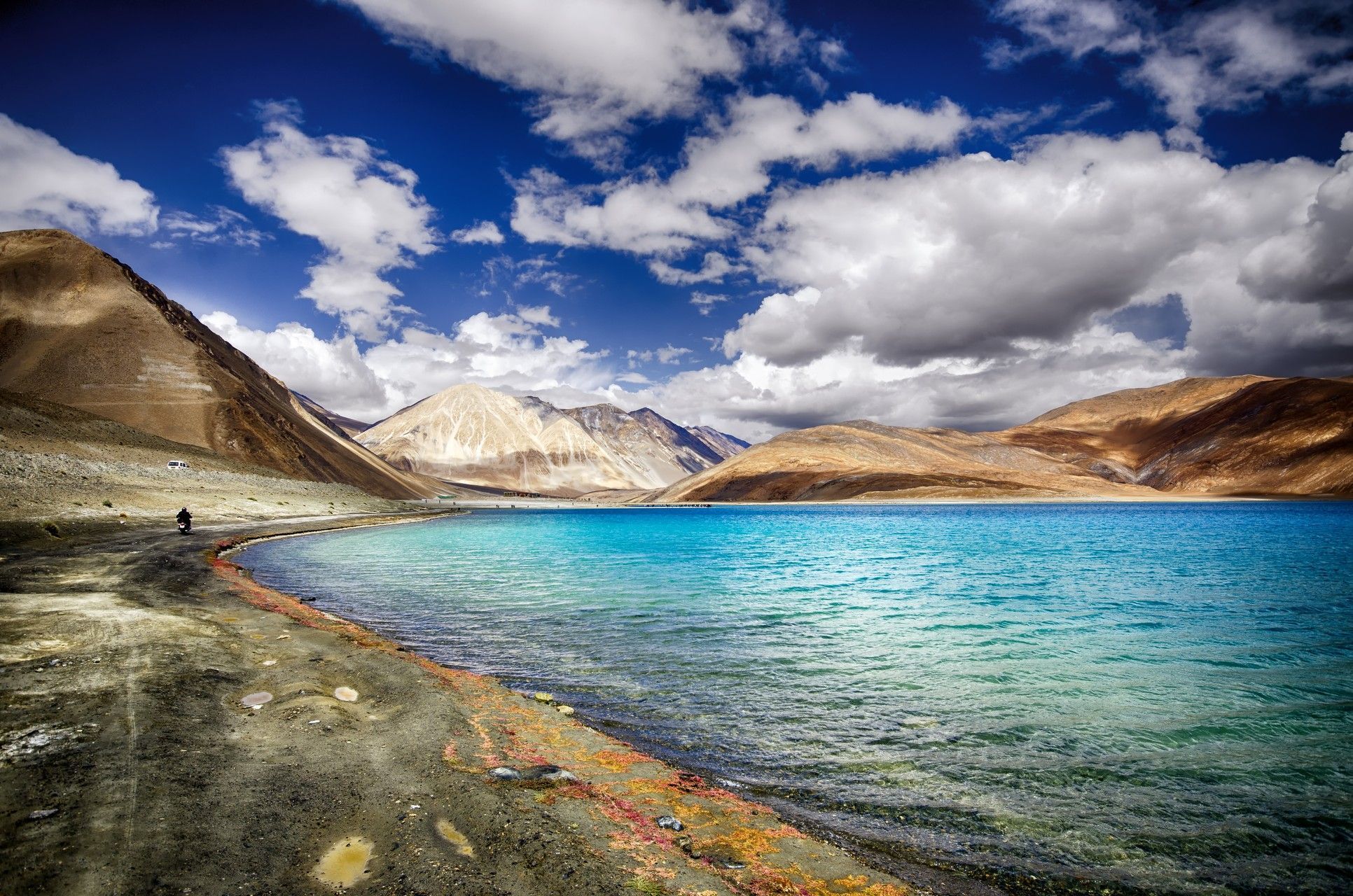 1932x1280 Pangong lake, adakh, India. Tourist
