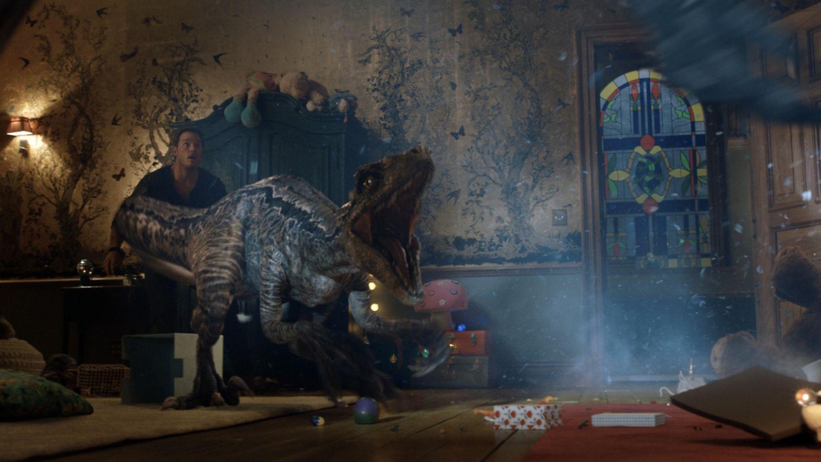 1600x900 Jurassic World: Fallen Kingdom boldly sinks teeth into