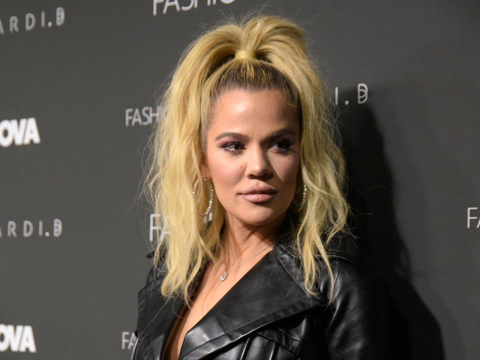1600x1200 Khloé Kardashian Hints on Instagram That She's in Love Again