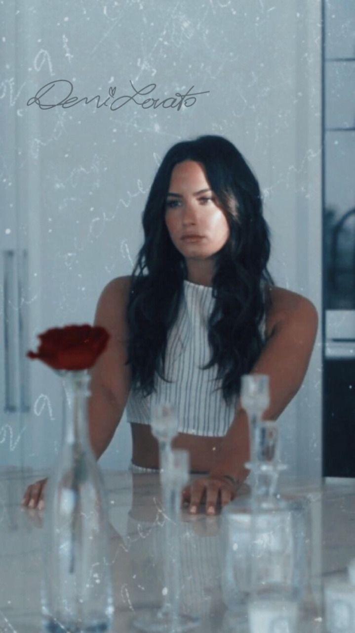 719x1280 demi lovato wallpaper