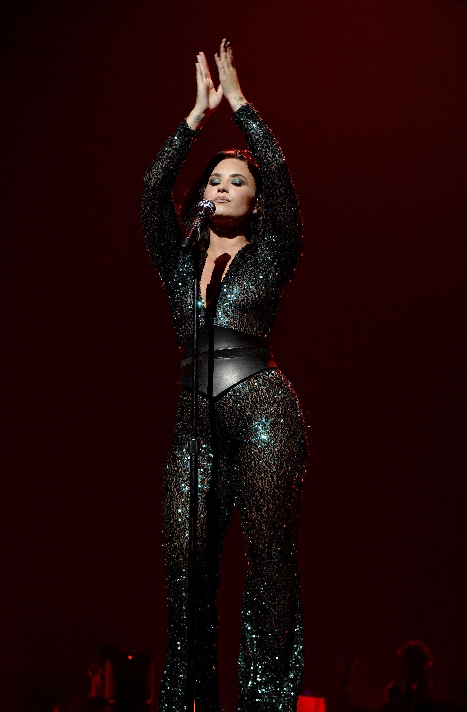 1971x3000 Demi Lovato Background