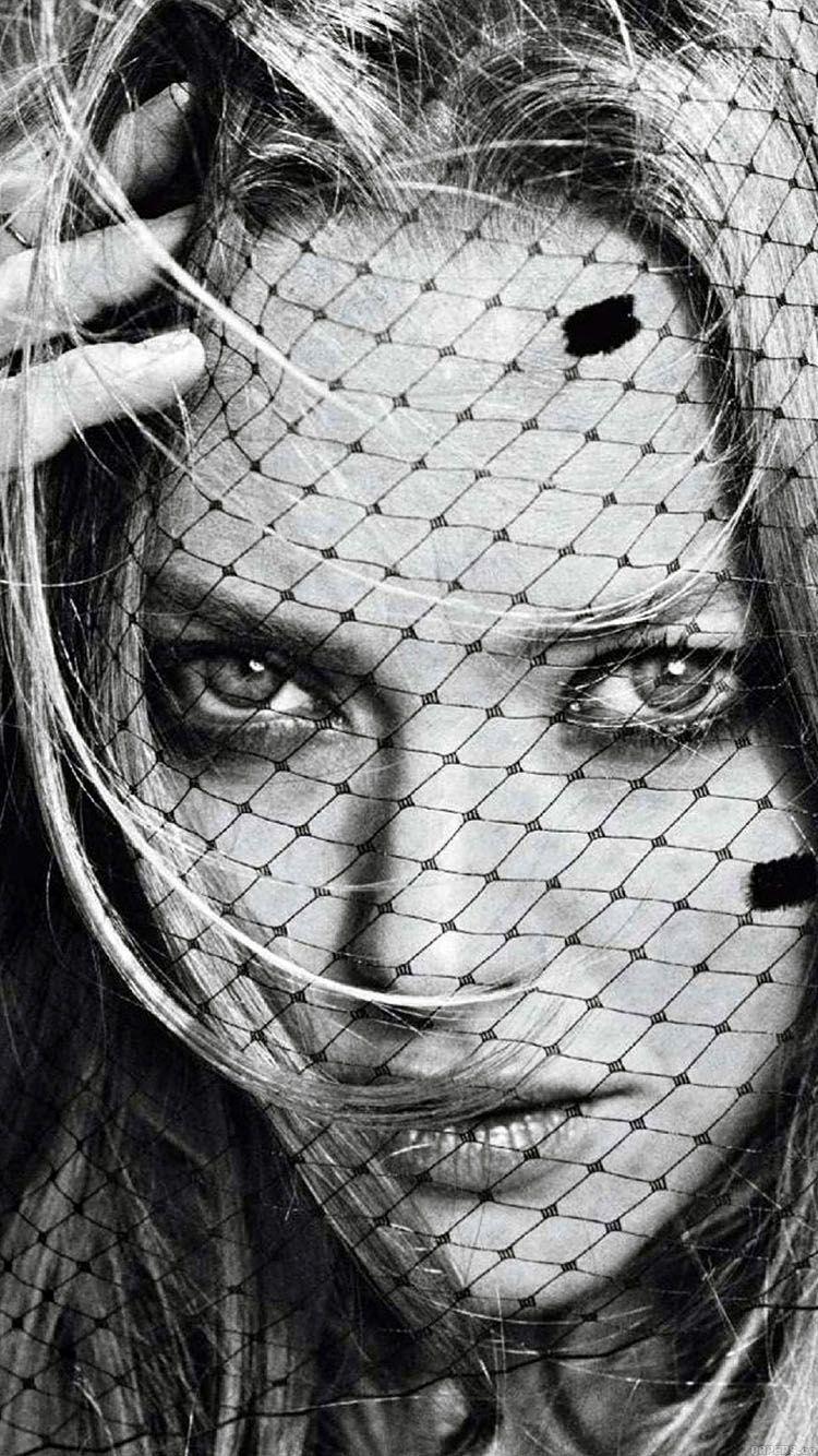 750x1334 iPhonePapers seyfried glamour girl face art