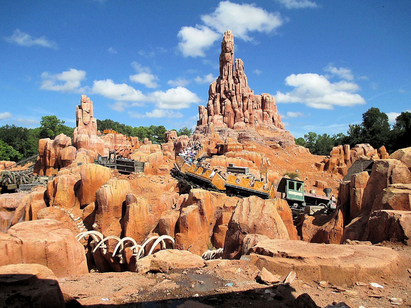 1600x1200 Big Thunder Mountain Railroad Picture
