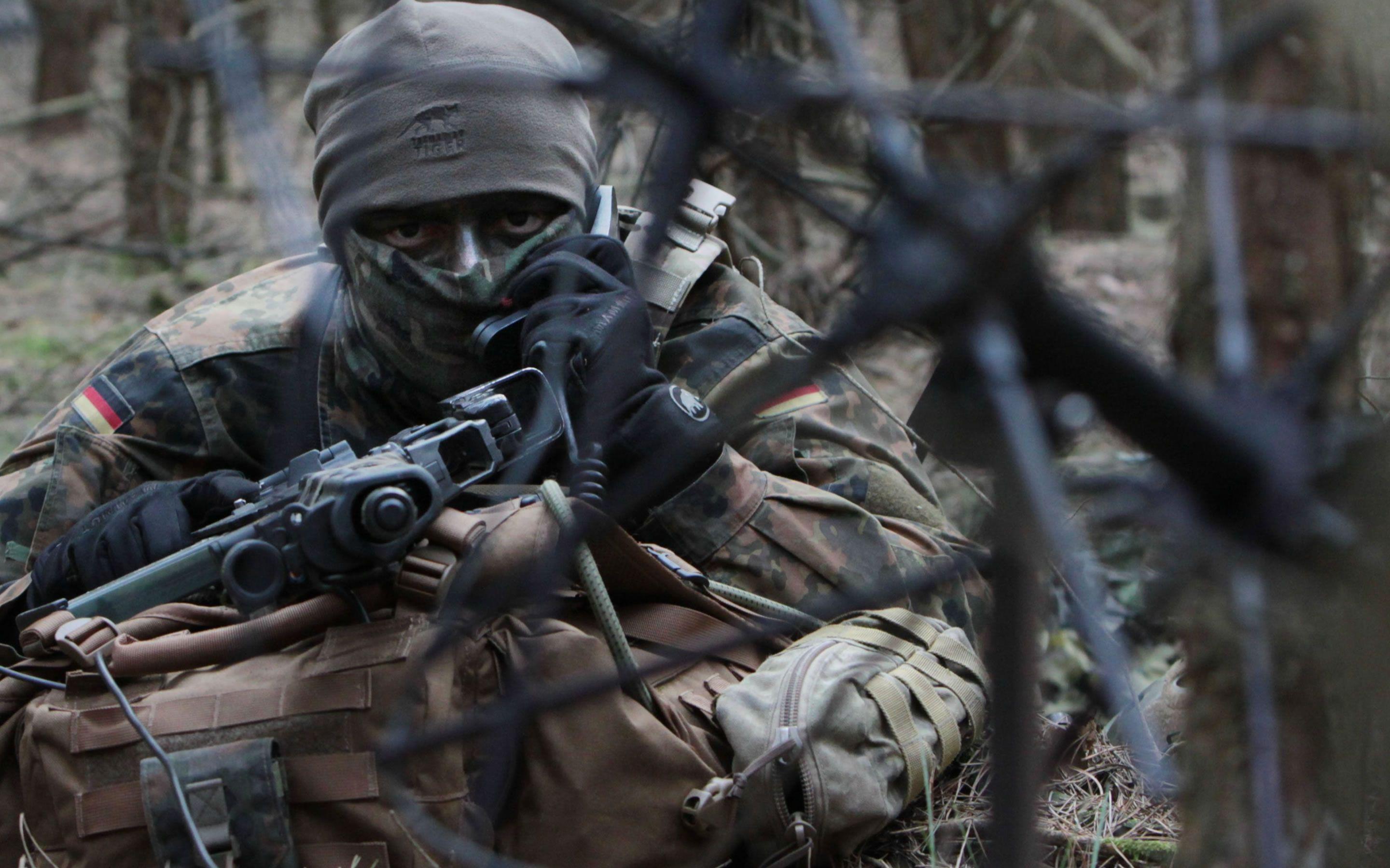 2880x1800 German Recon Trooper (2199)