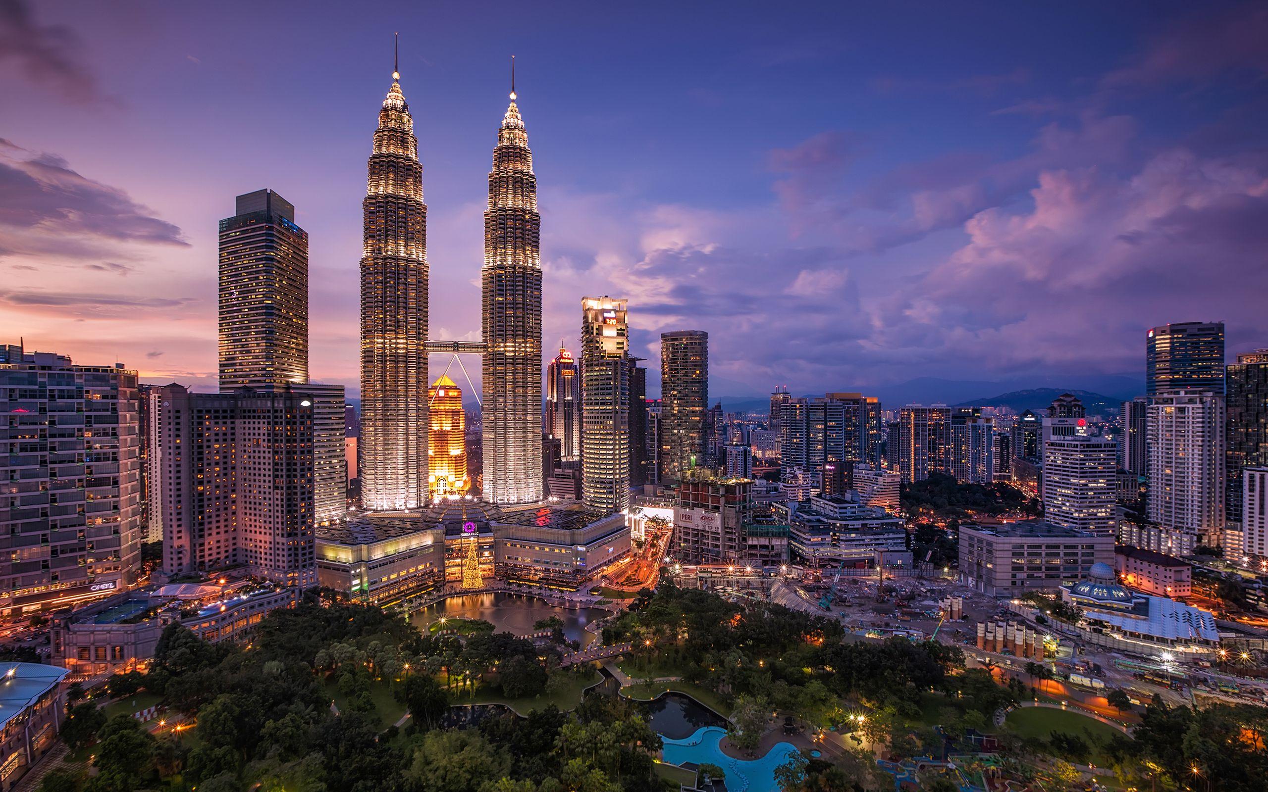 2560x1600 Daily Wallpaper: Petronas Towers, Malaysia. I Like To Waste My Time