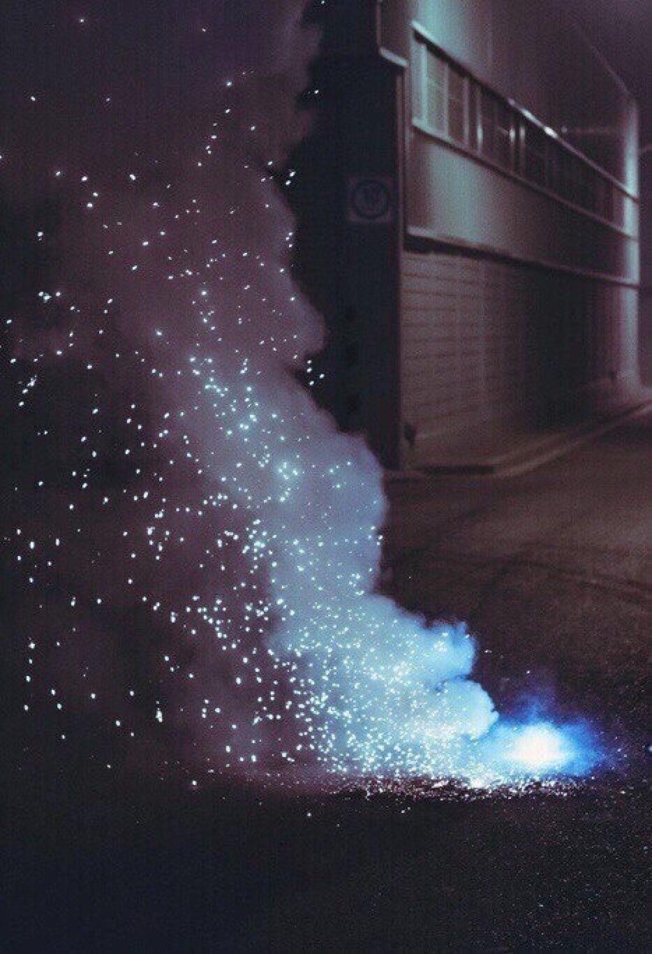 934x1366 Smoke & Powder