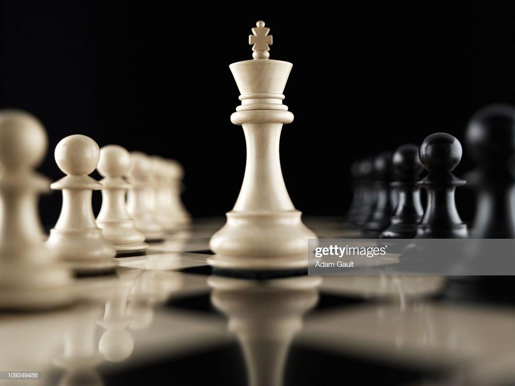 Download wallpaper 3840x2400 chess, pieces, king, queen, game, games 4k  ultra hd 16:10 hd background