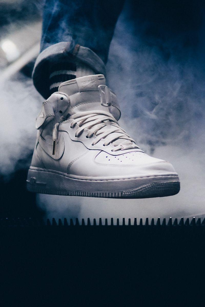 800x1200 Download Wallpaper 800x1200 Sneaker, Foot, Smoke Iphone 4s 4