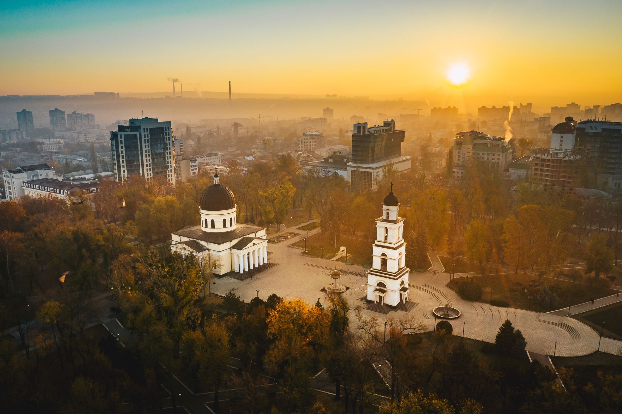2048x1364 Sunrise in Chisinau, Moldova Republic