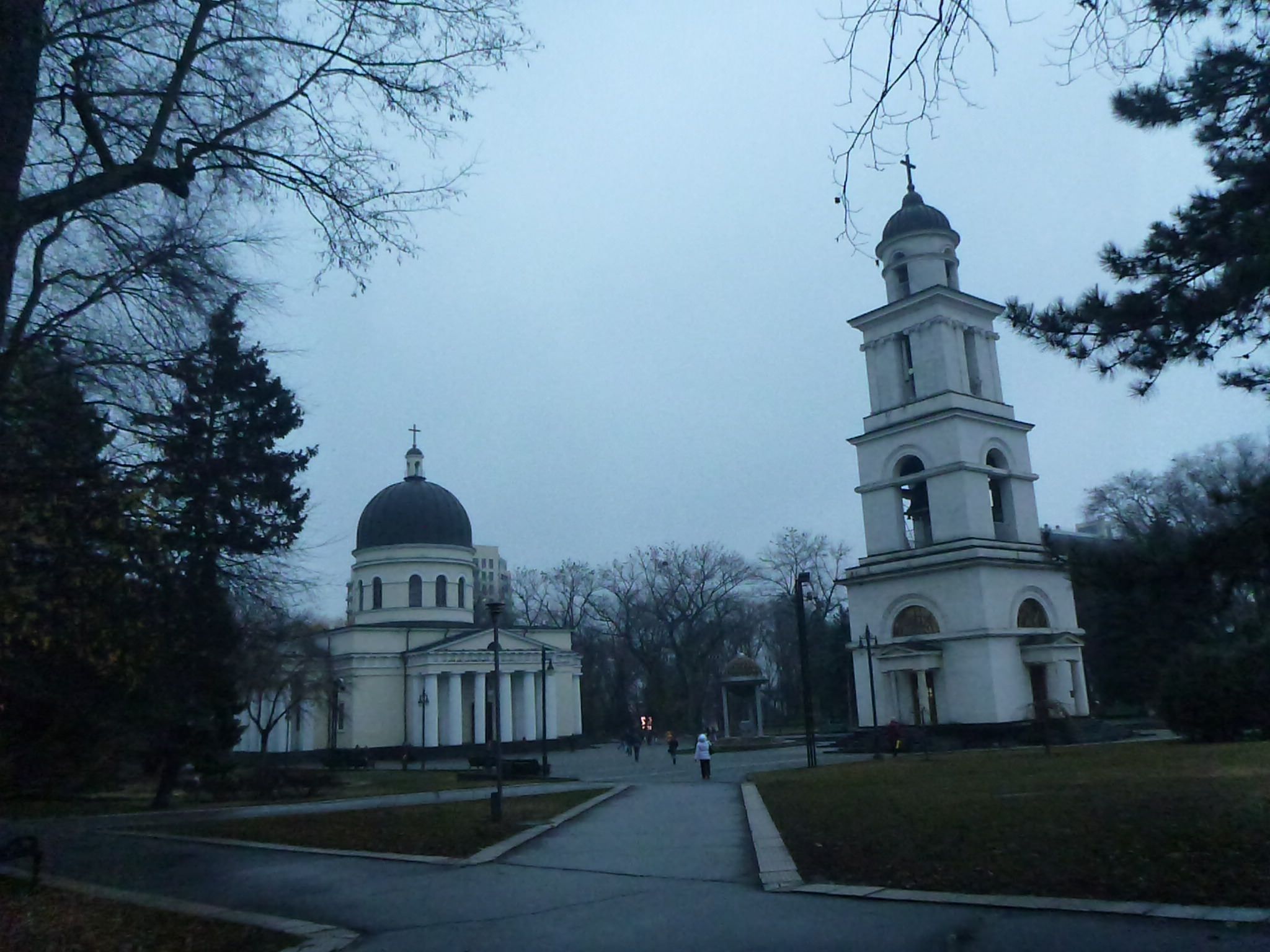 2048x1536 Chisinau't Stop Living