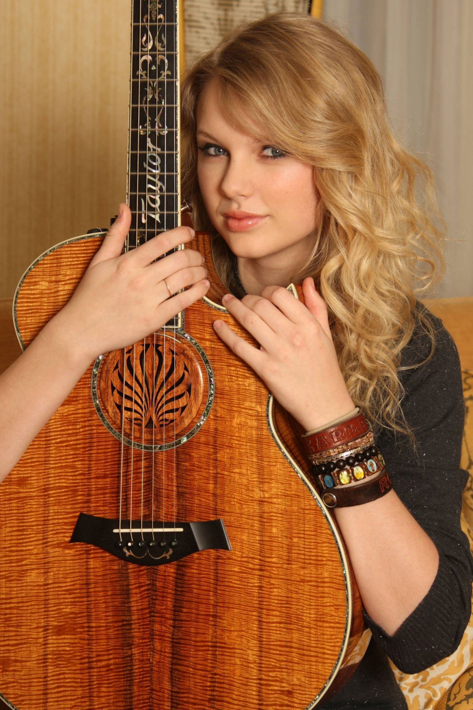 1555x2333 Taylor Swift, women, blue eyes, blonde