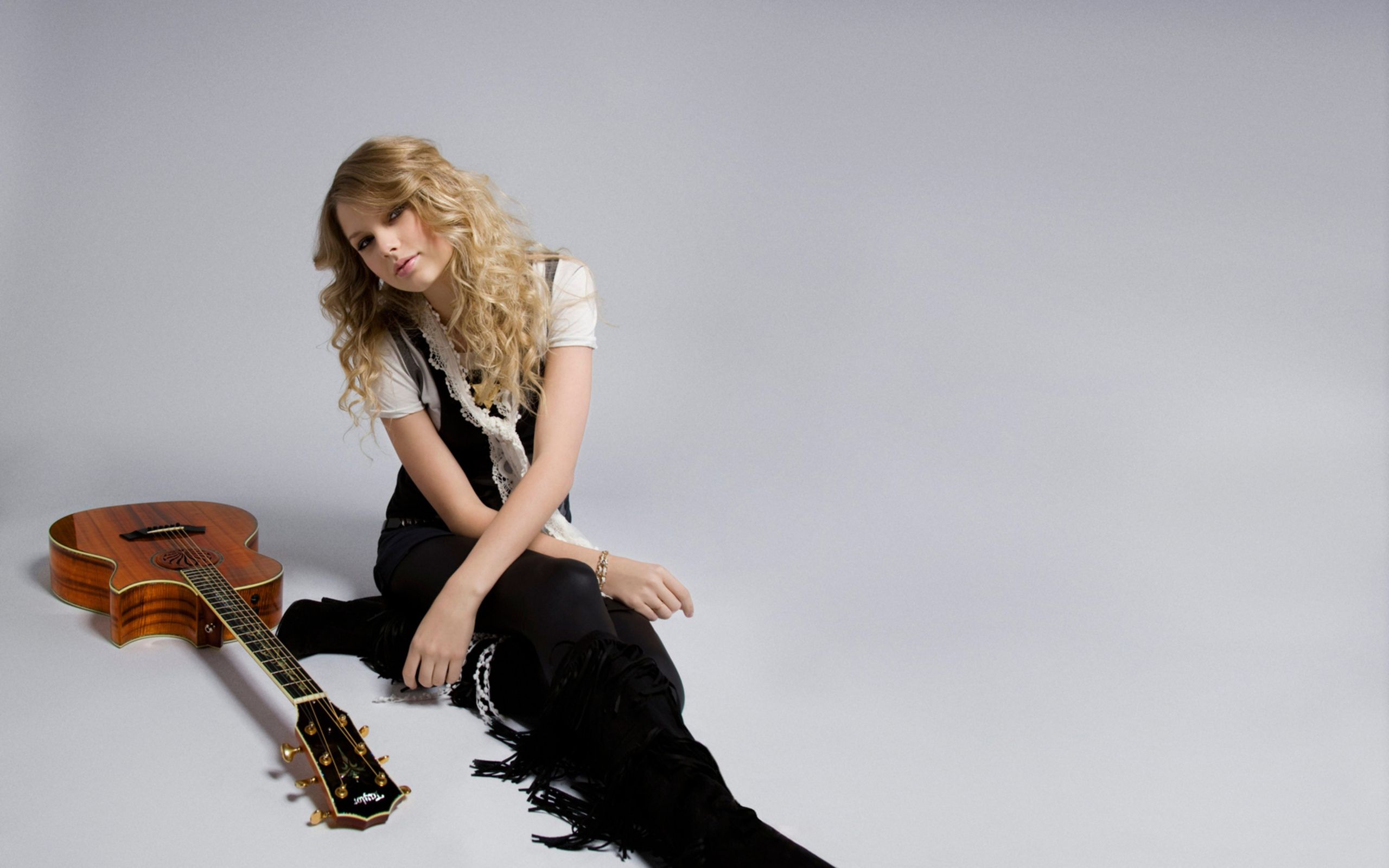 2560x1600 Music Taylor Swift HD Wallpaper
