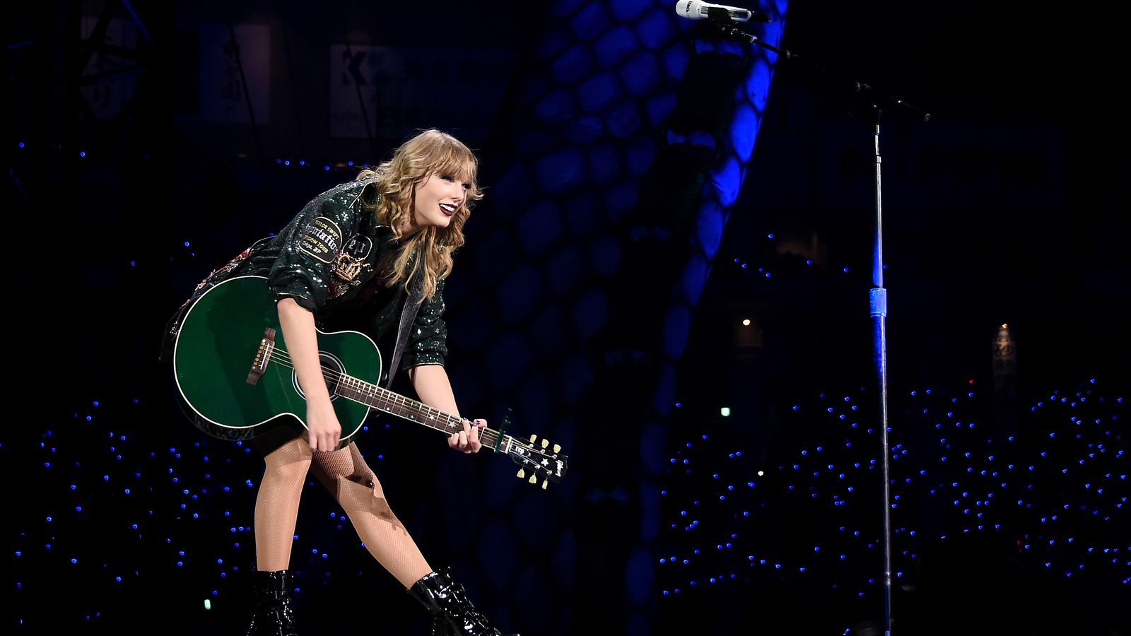 1600x900 Taylor Swift Concert Wallpaper