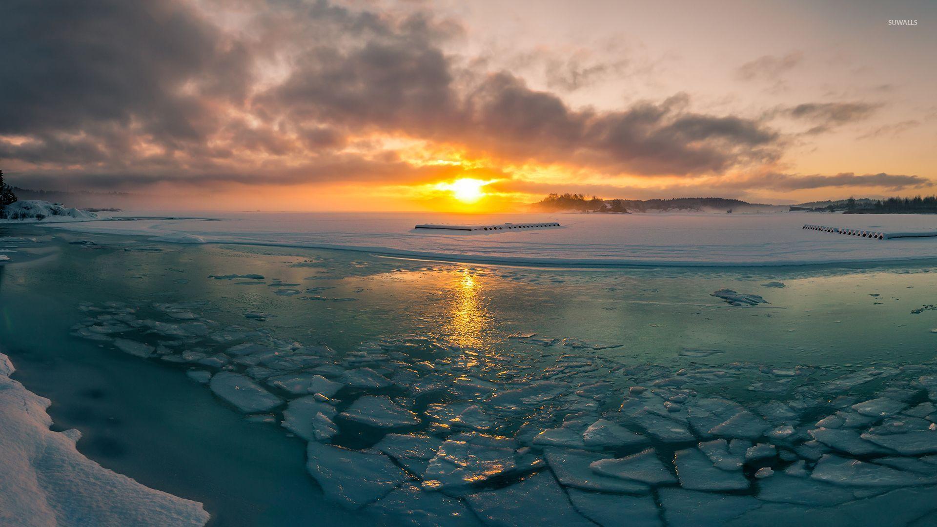 Холодное черное море. Море зима. Закат на море. Зимний океан. Красивое зимнее море.