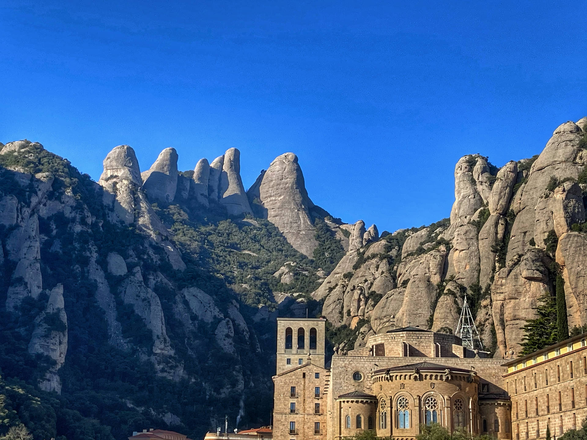1920x1440 Sunny Mountains Montserrat Wallpaper