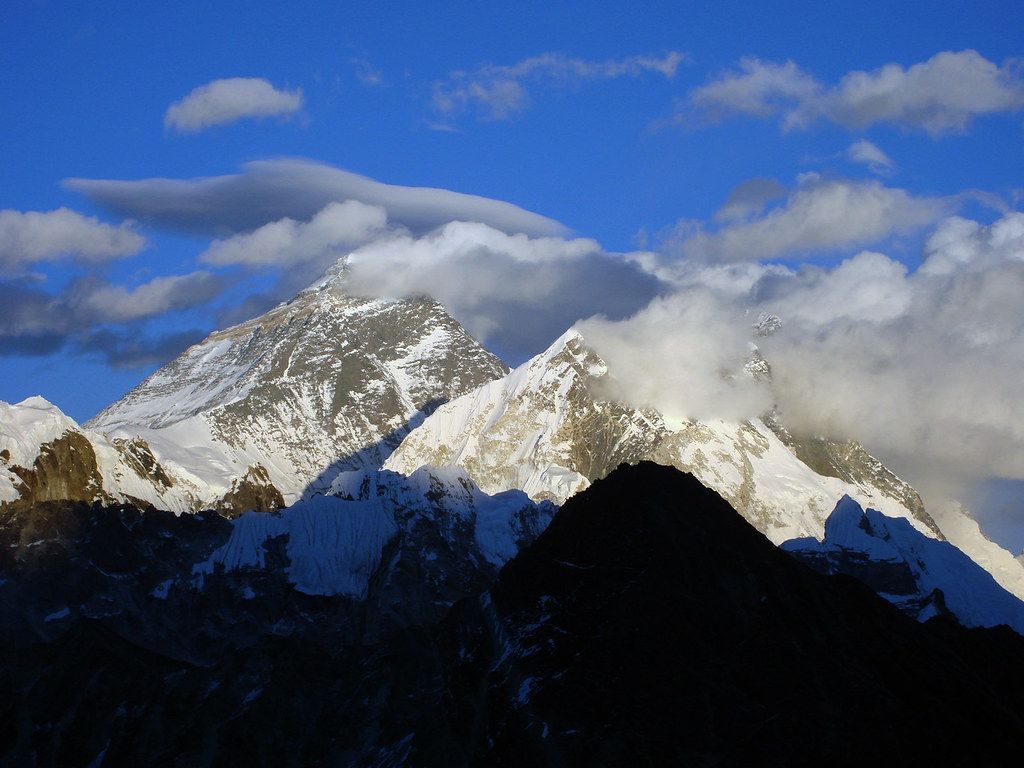 1024x768 Everest, Nuptse and Lhotse. Mount