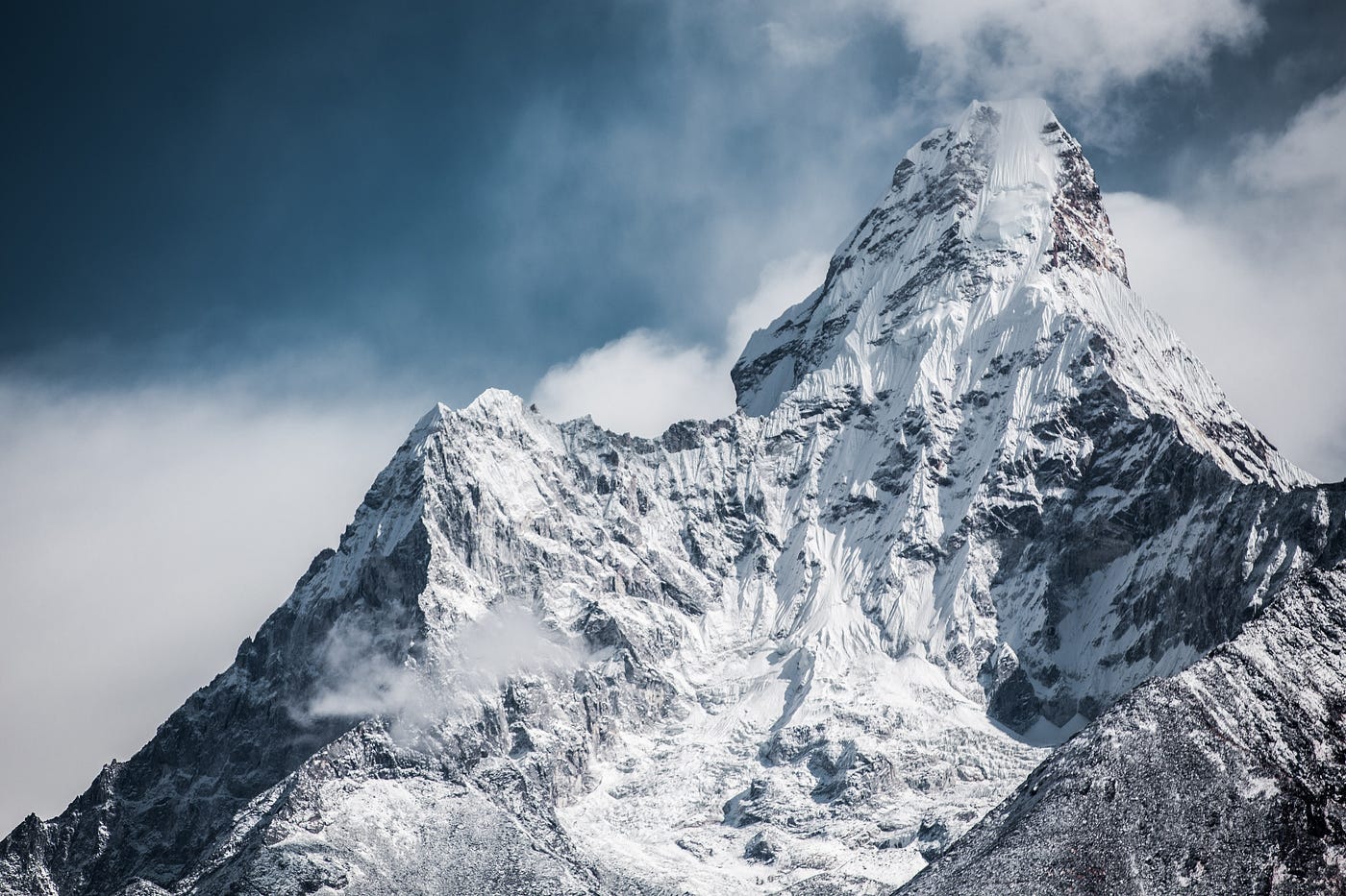 1400x933 Why we invested in Lhotse