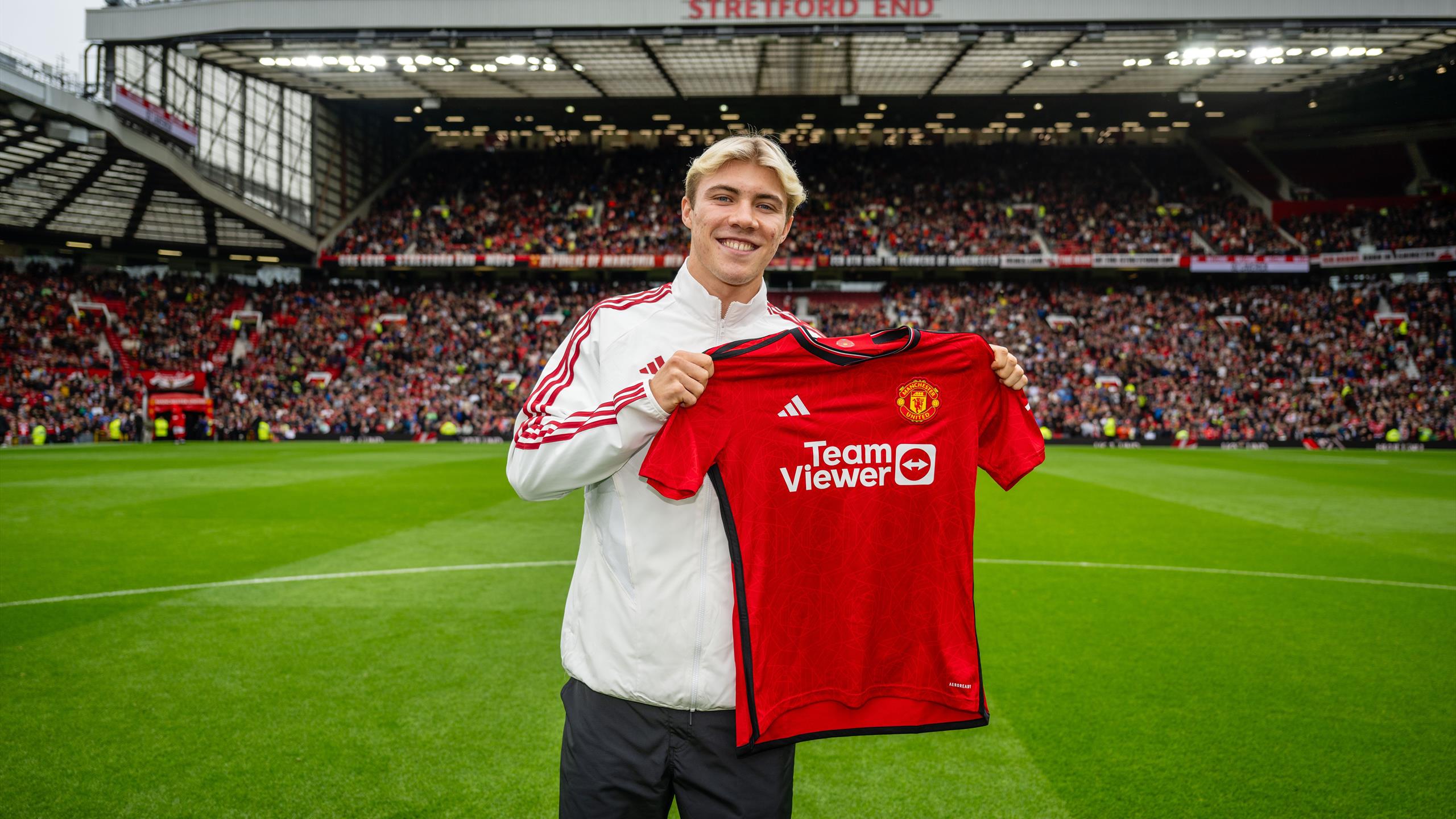 Hojlund Wallpapers - Top Free Hojlund Backgrounds - WallpaperAccess