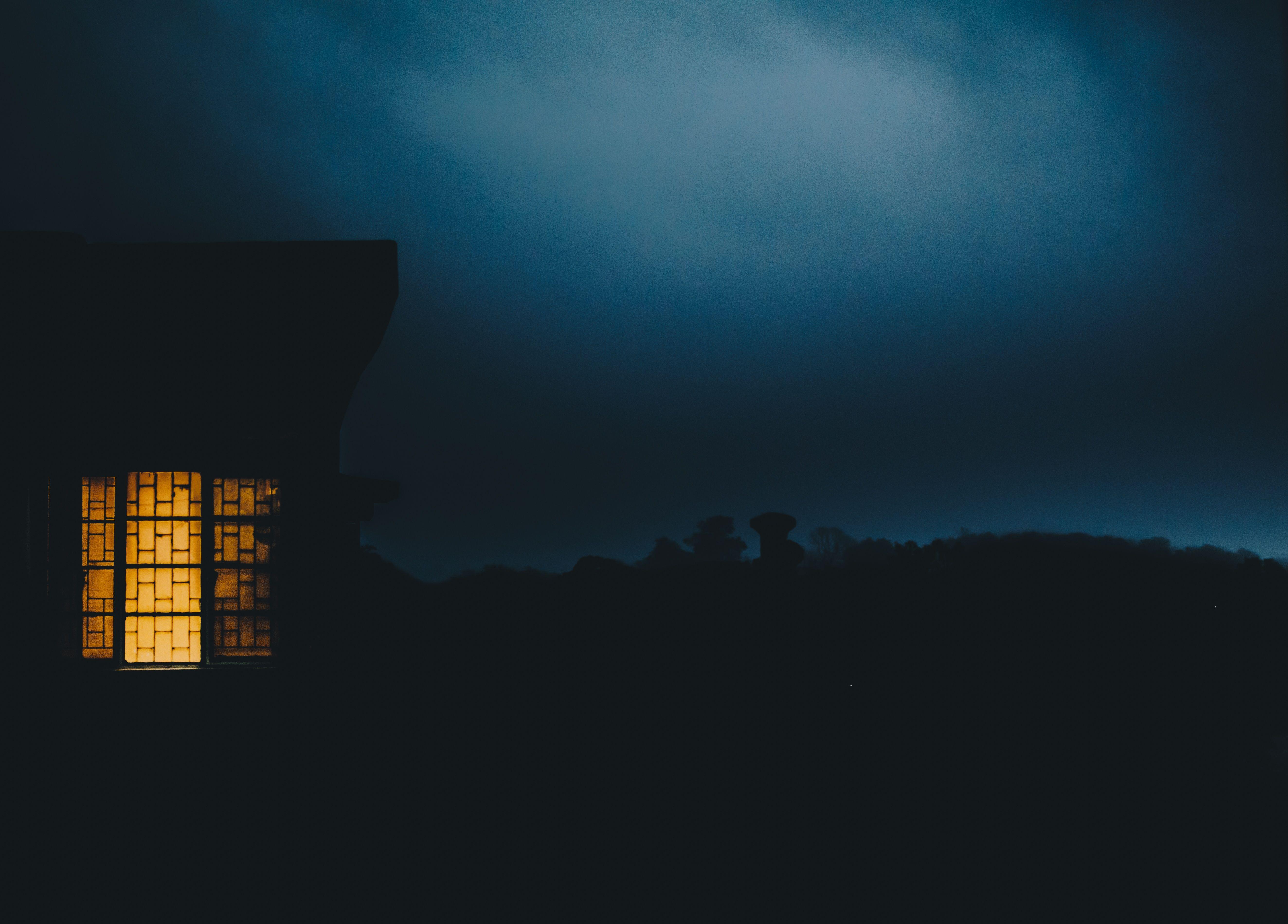 5295x3800 Download wallpaper 5295x3800 house, window, haze, dusk, dark