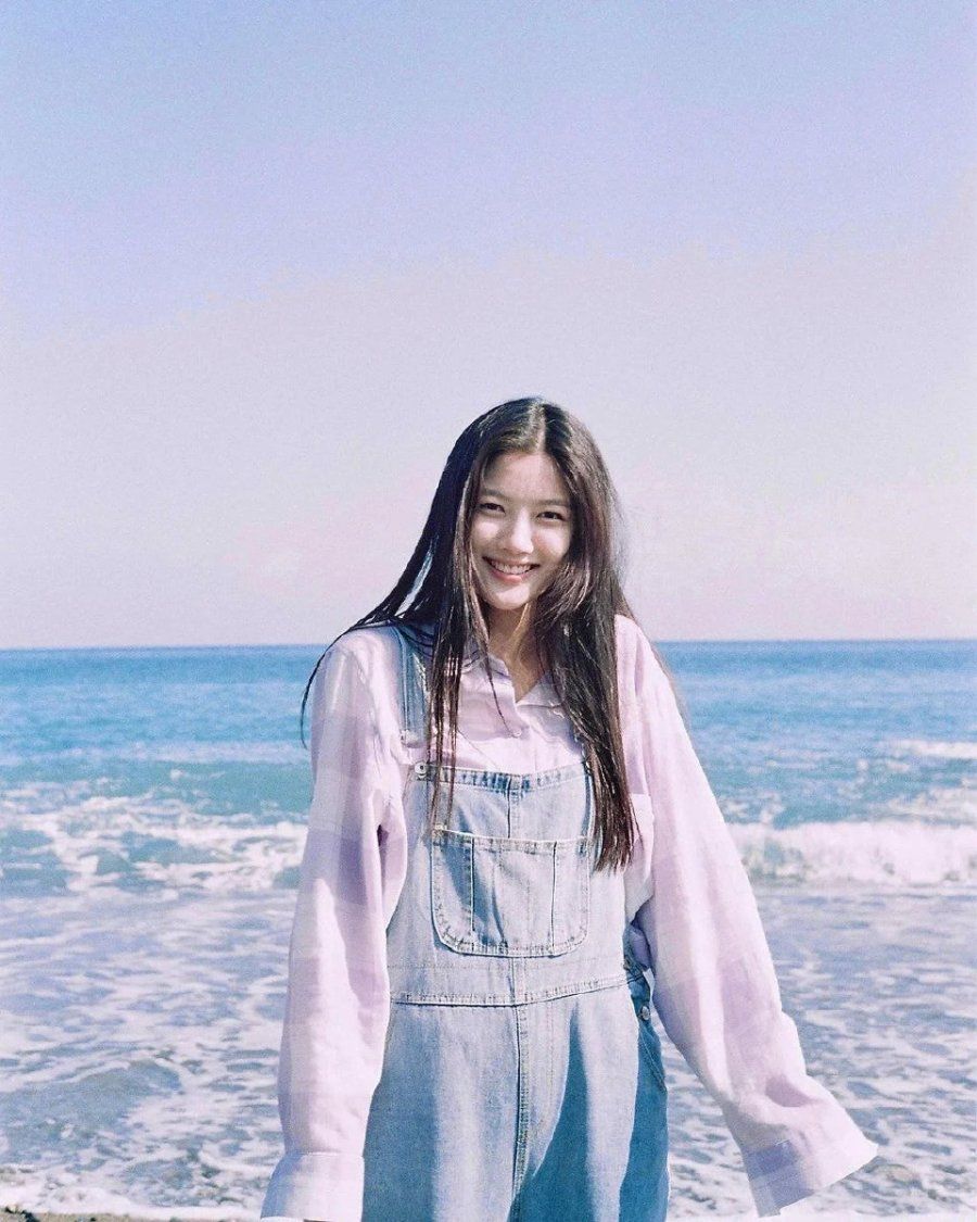 900x1125 20th Century Girl Photo