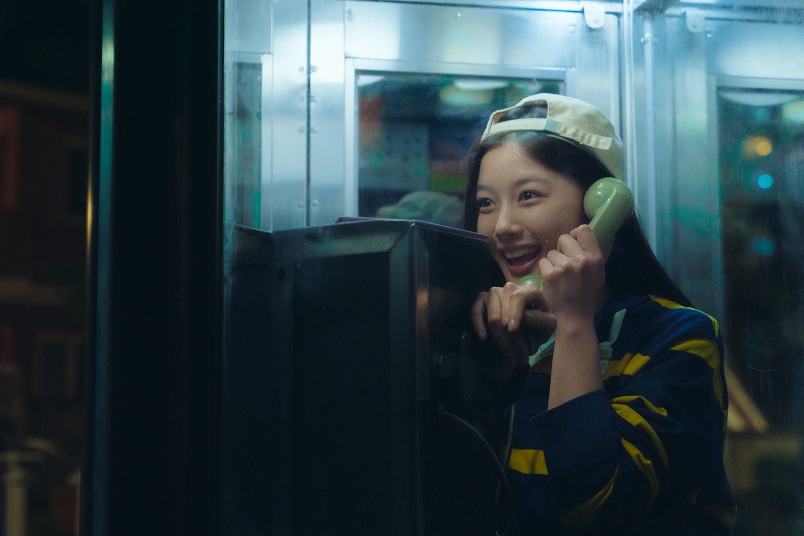 1620x1080 20th Century Girl