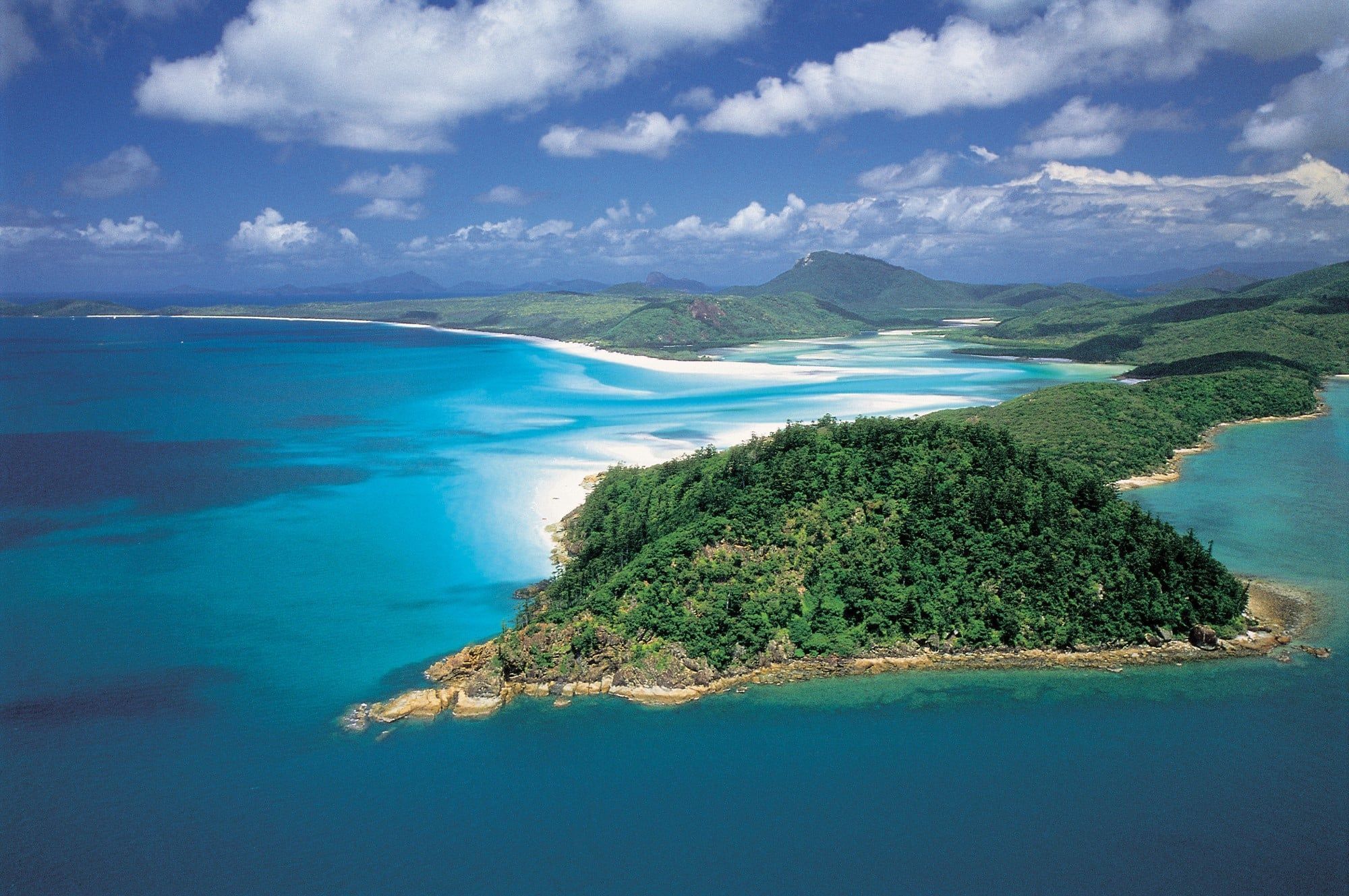 2000x1329 Cruise Whitsundays Beach