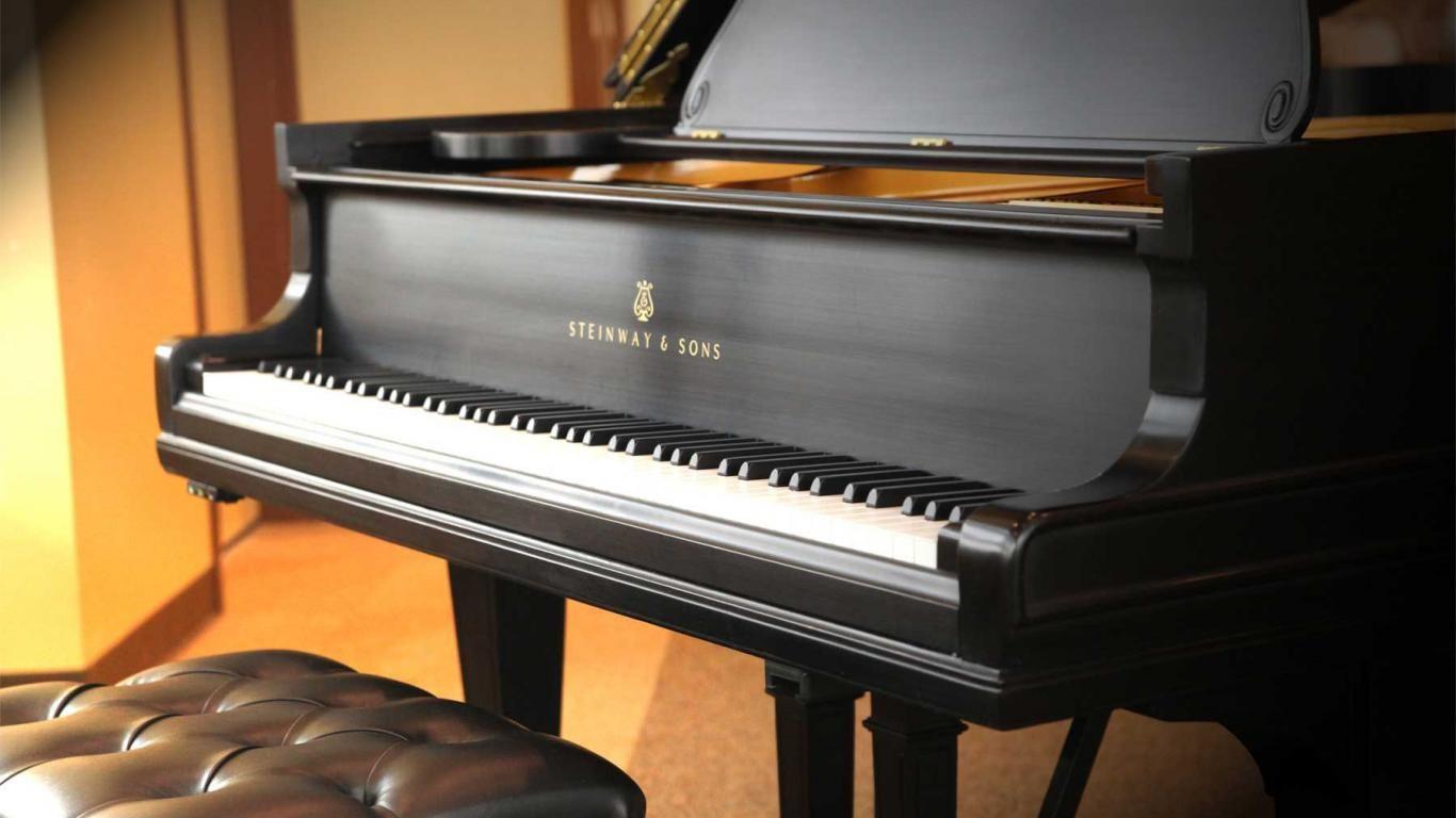 1366x768 Grand Piano Wallpaper