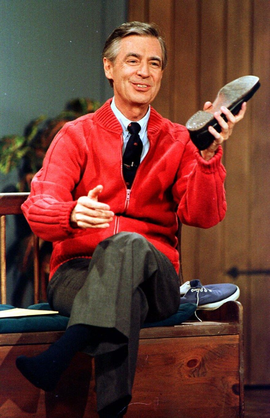 880x1361 Mister Rogers Wallpaper