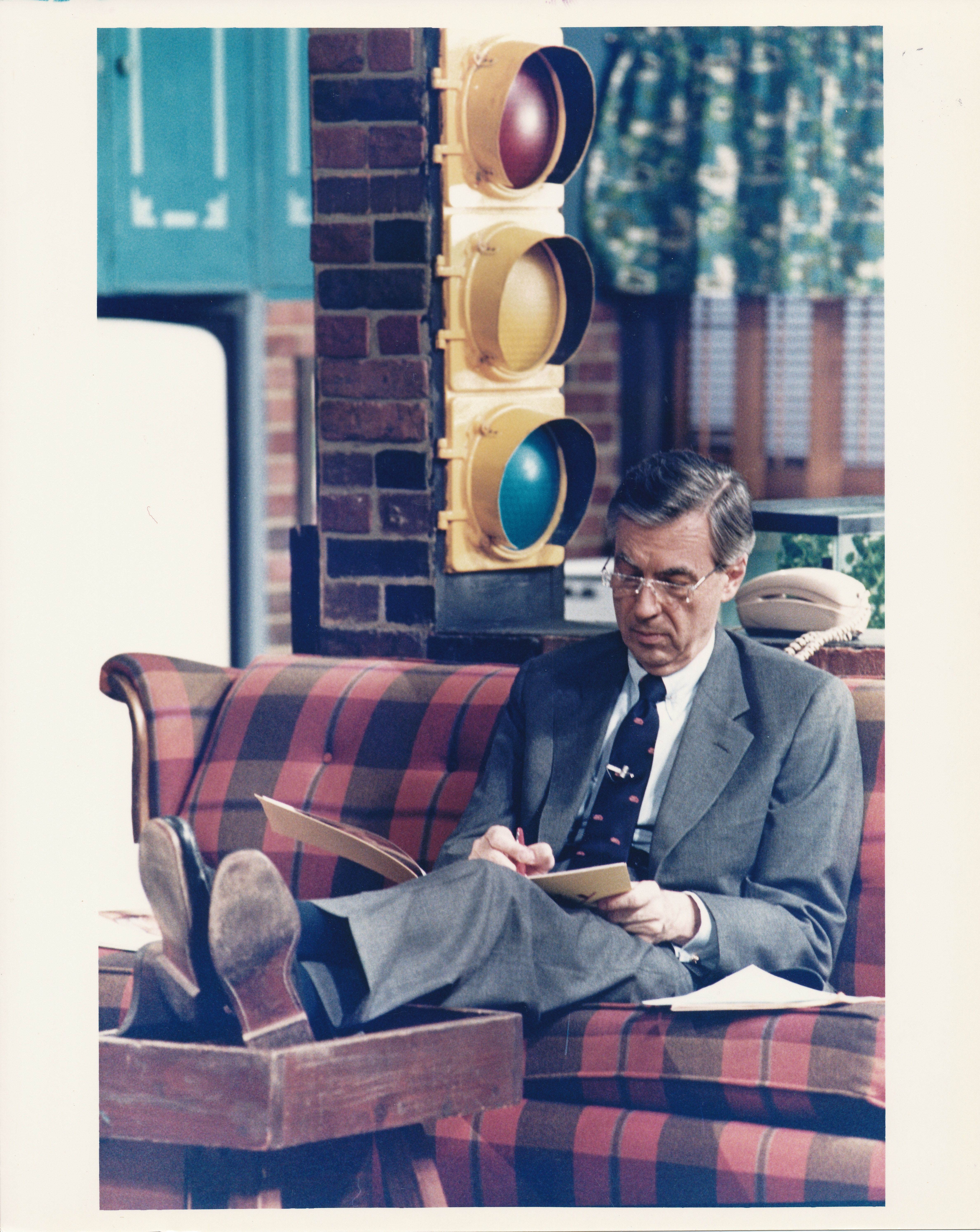 4752x5976 Mister Rogers Wallpaper