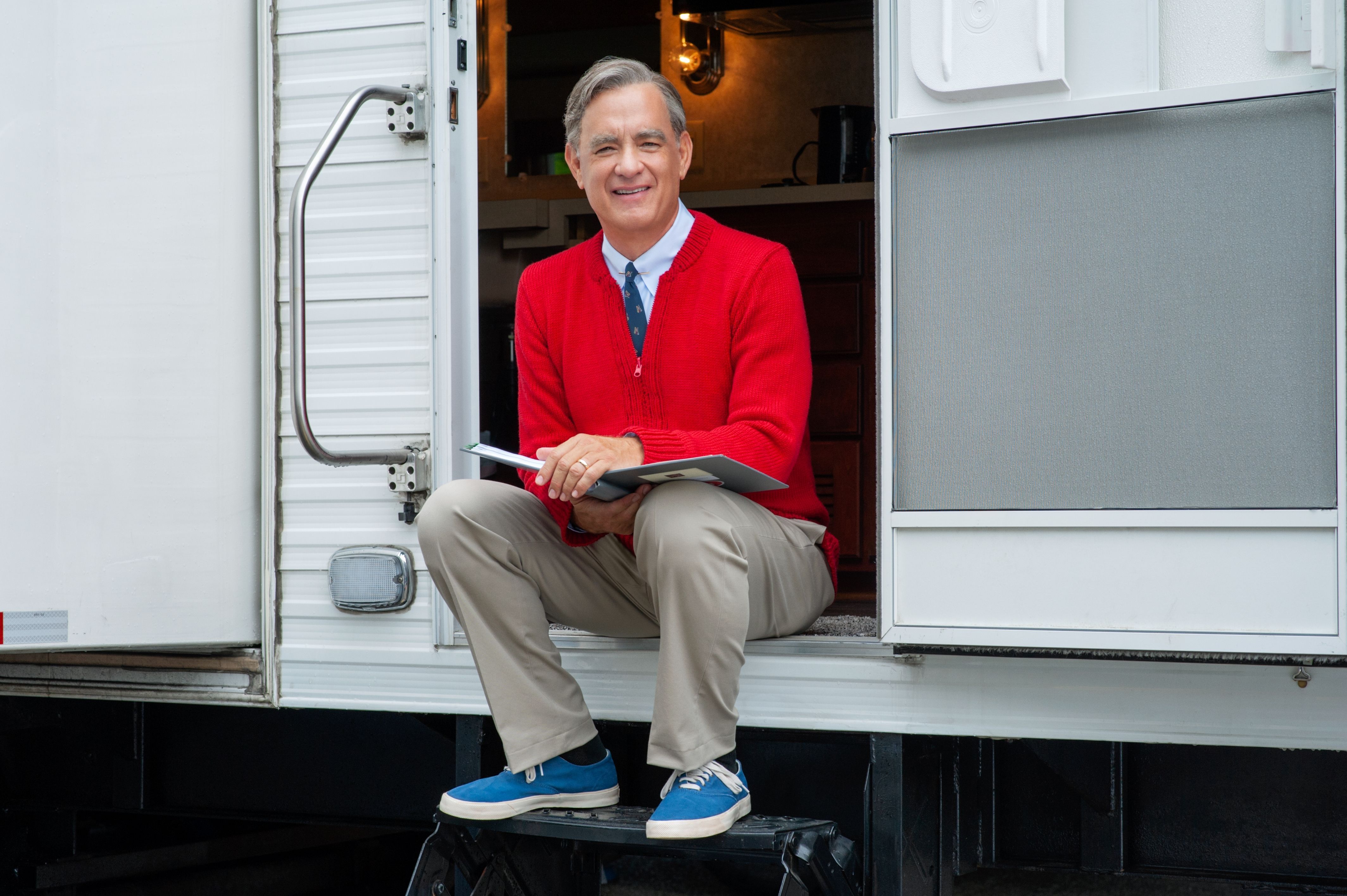 4256x2832 Tom Hanks As Mr Rogers Movie Wallpaper