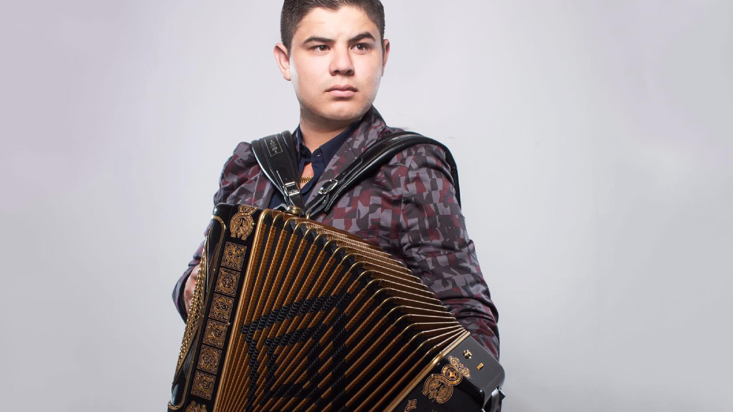 2560x1440 Alfredo Olivas Wallpaper