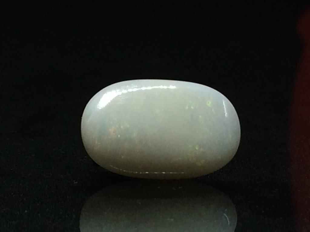 1024x768 Carats White Opal with Fire ( 5.56 ratti Dudhiya Pathar )