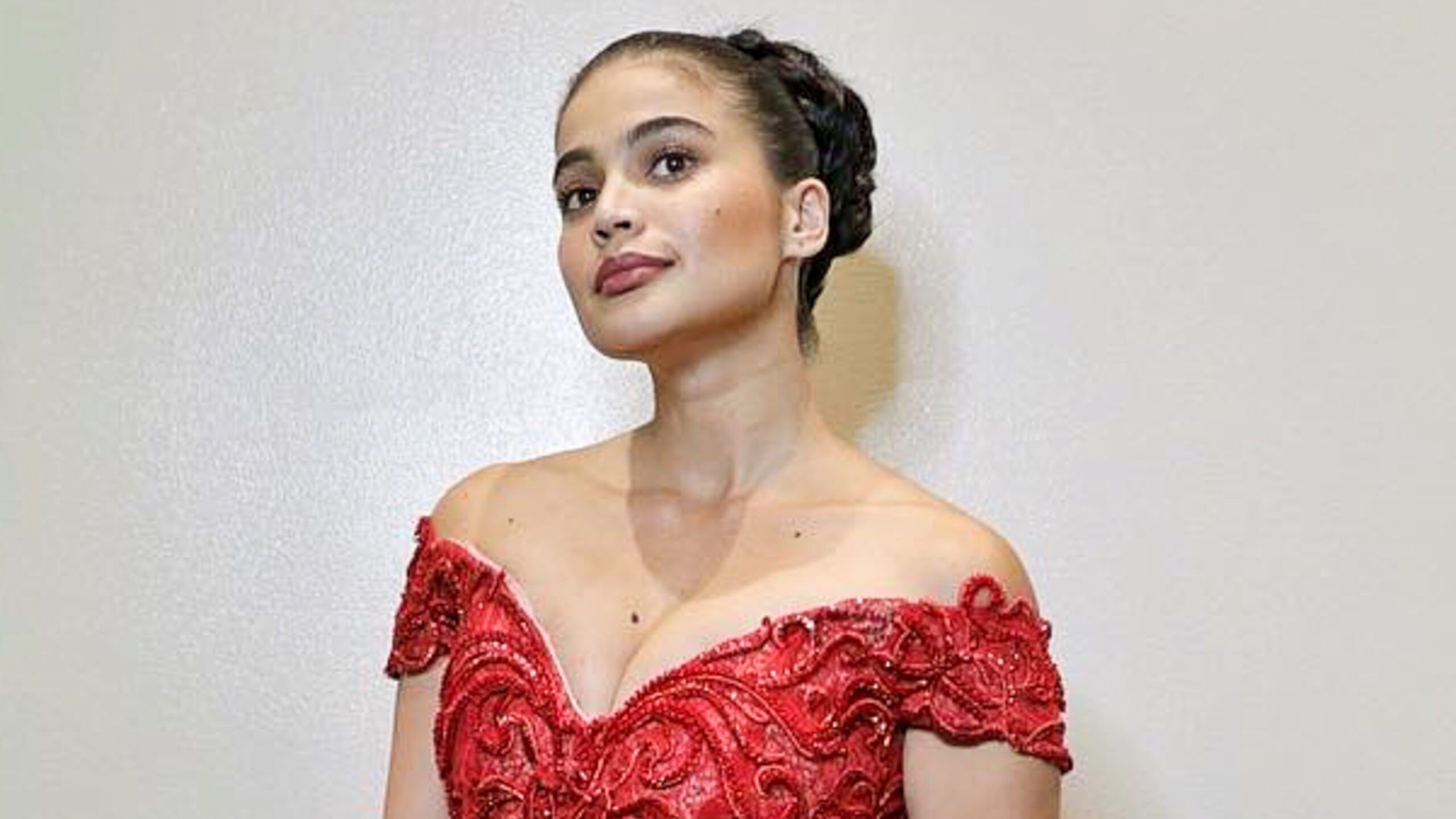 2560x1440 Anne Curtis stuns in red gown