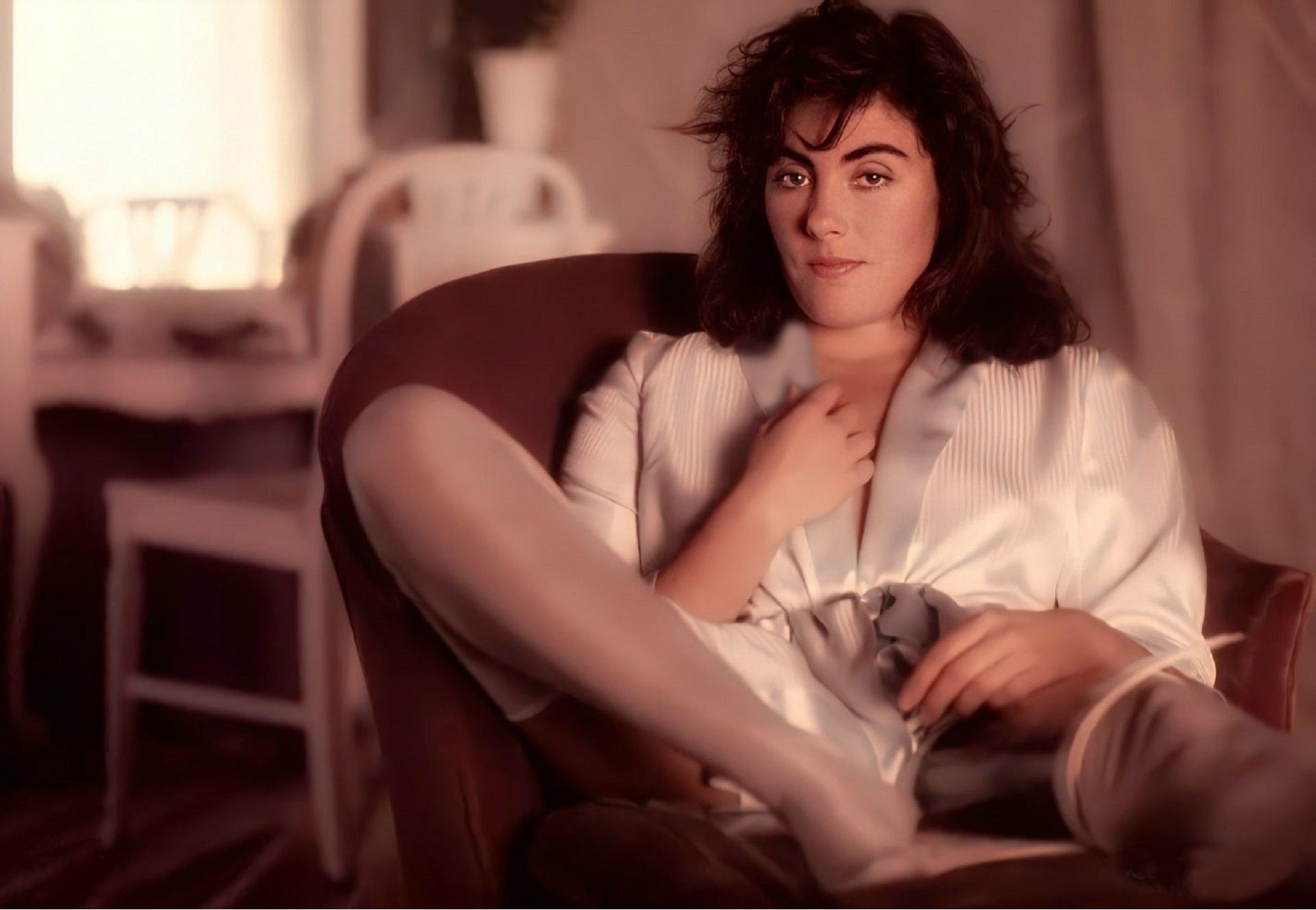 1920x1328 Laura Branigan 1984. Snapshots, Mirror