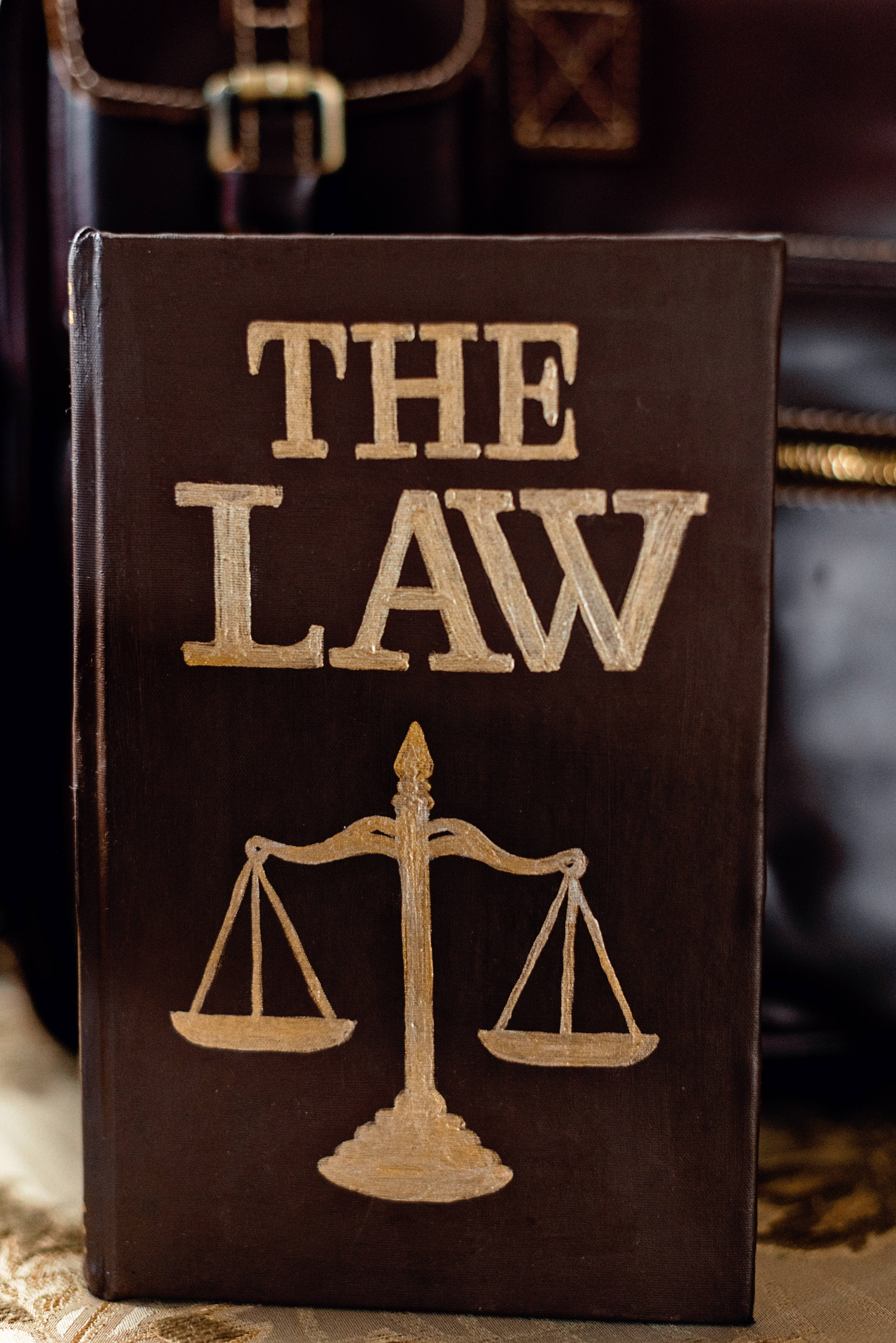 3617x5418 Legal Experts in Action Wallpaper