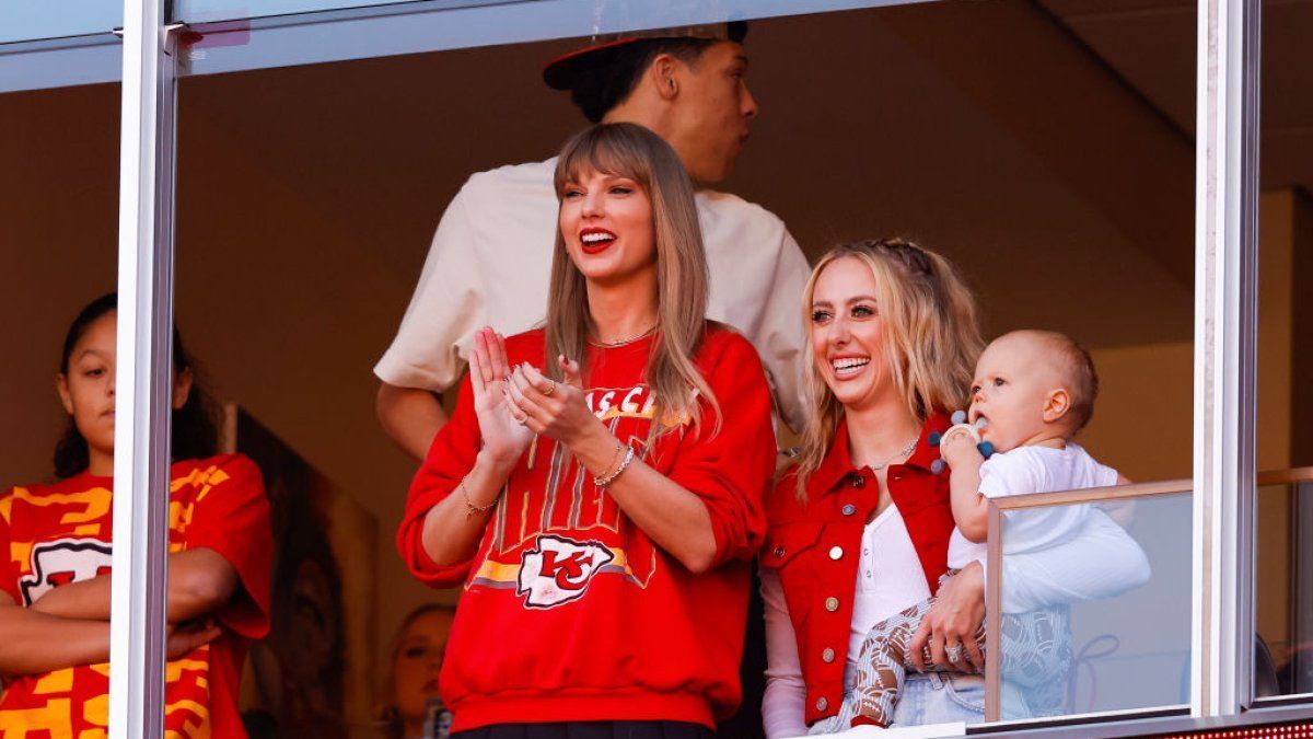 1200x675 Taylor Swift goes to Chiefs game to