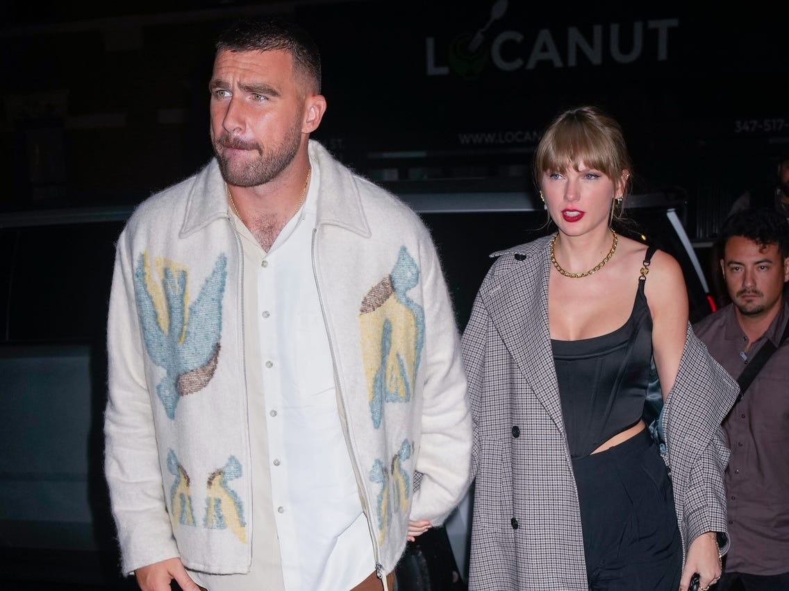 1136x852 Taylor Swift and Travis Kelce Just Hard