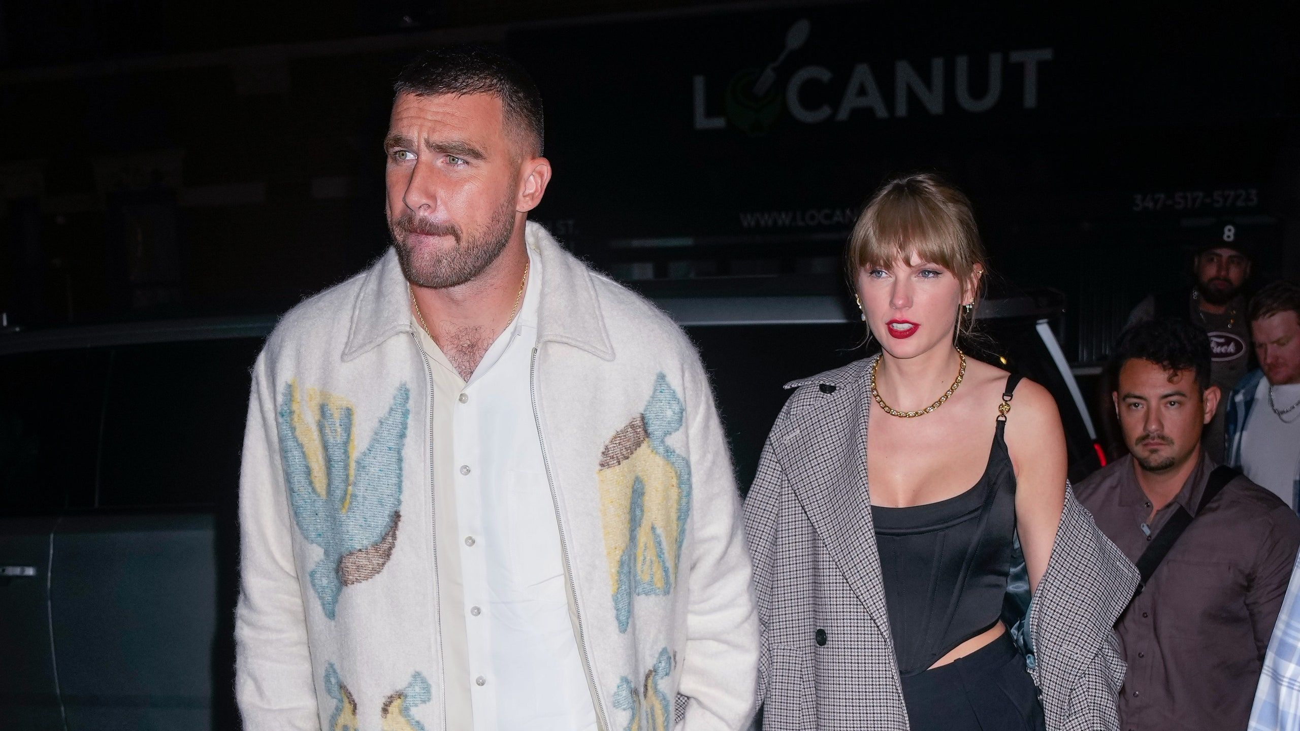 2560x1440 Taylor Swift and Travis Kelce's Date