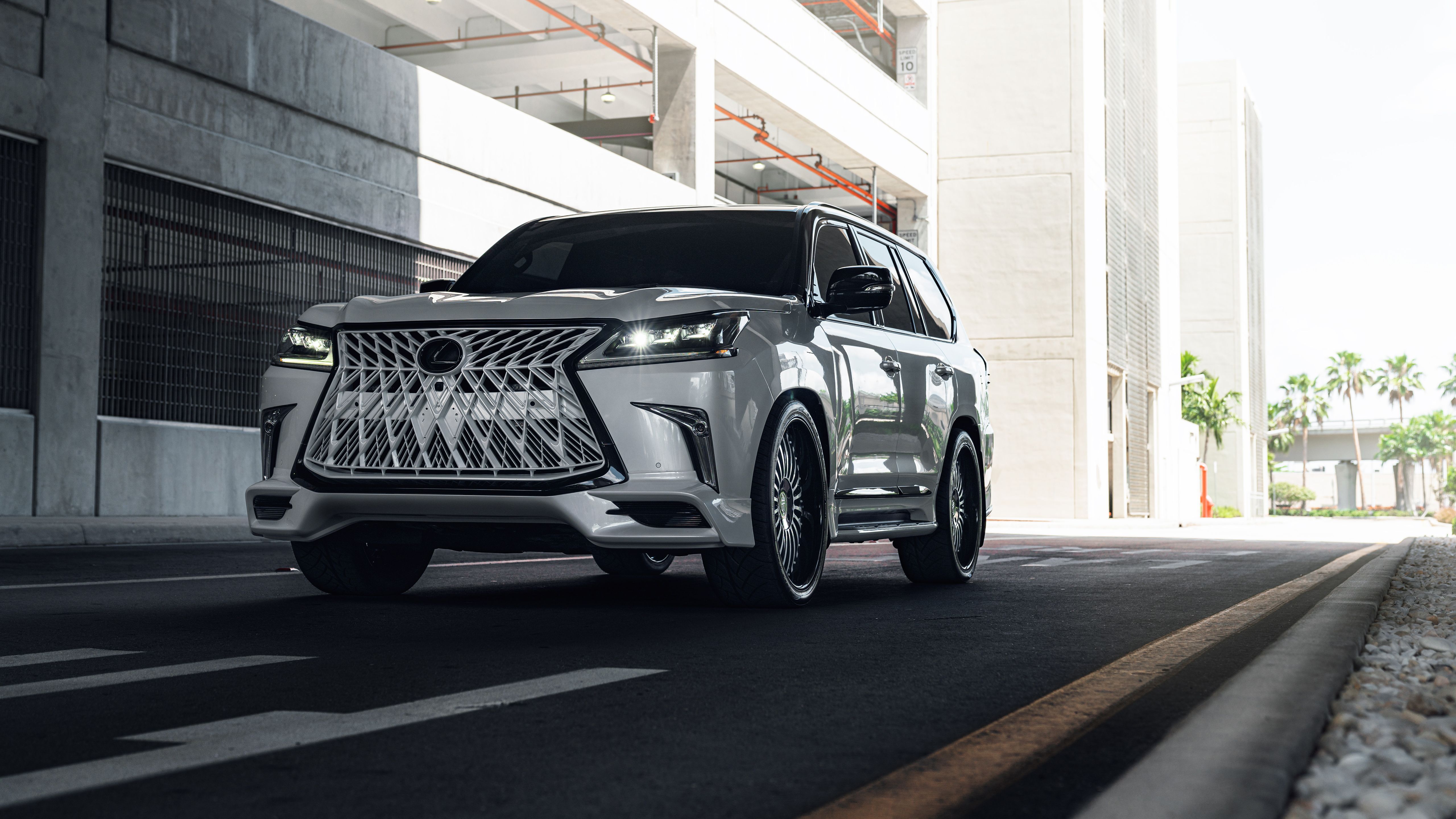 5120x2880 Lexus LX570 Luxury SUV 5K 2 Wallpaper