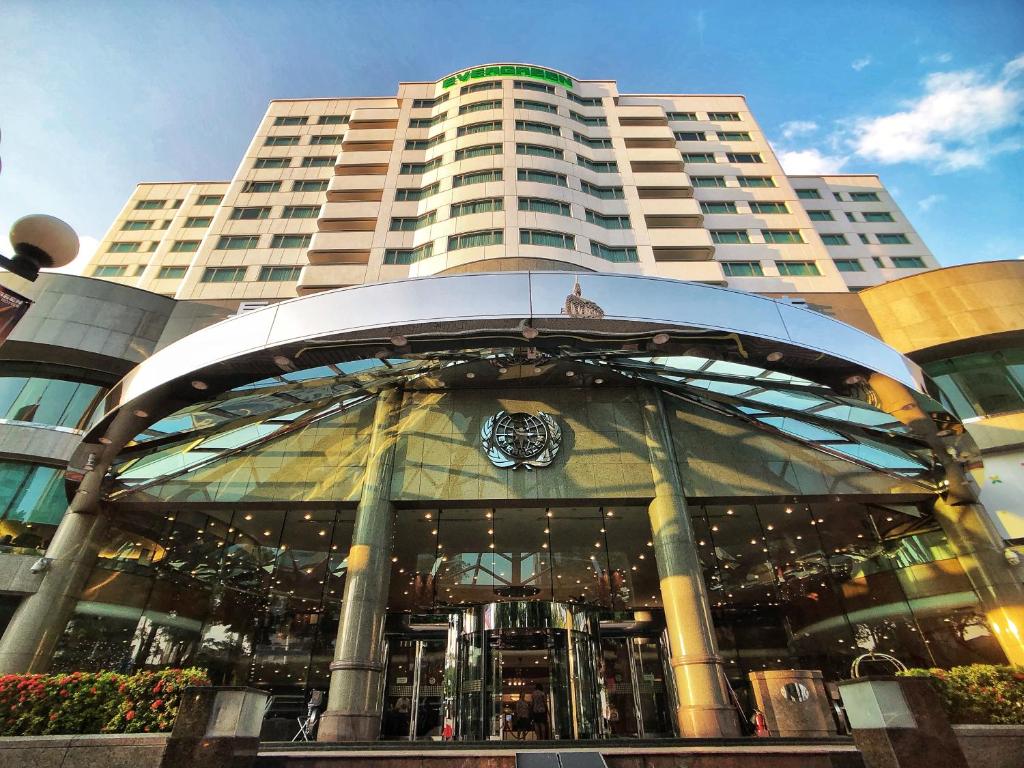 1024x768 Evergreen Laurel Hotel