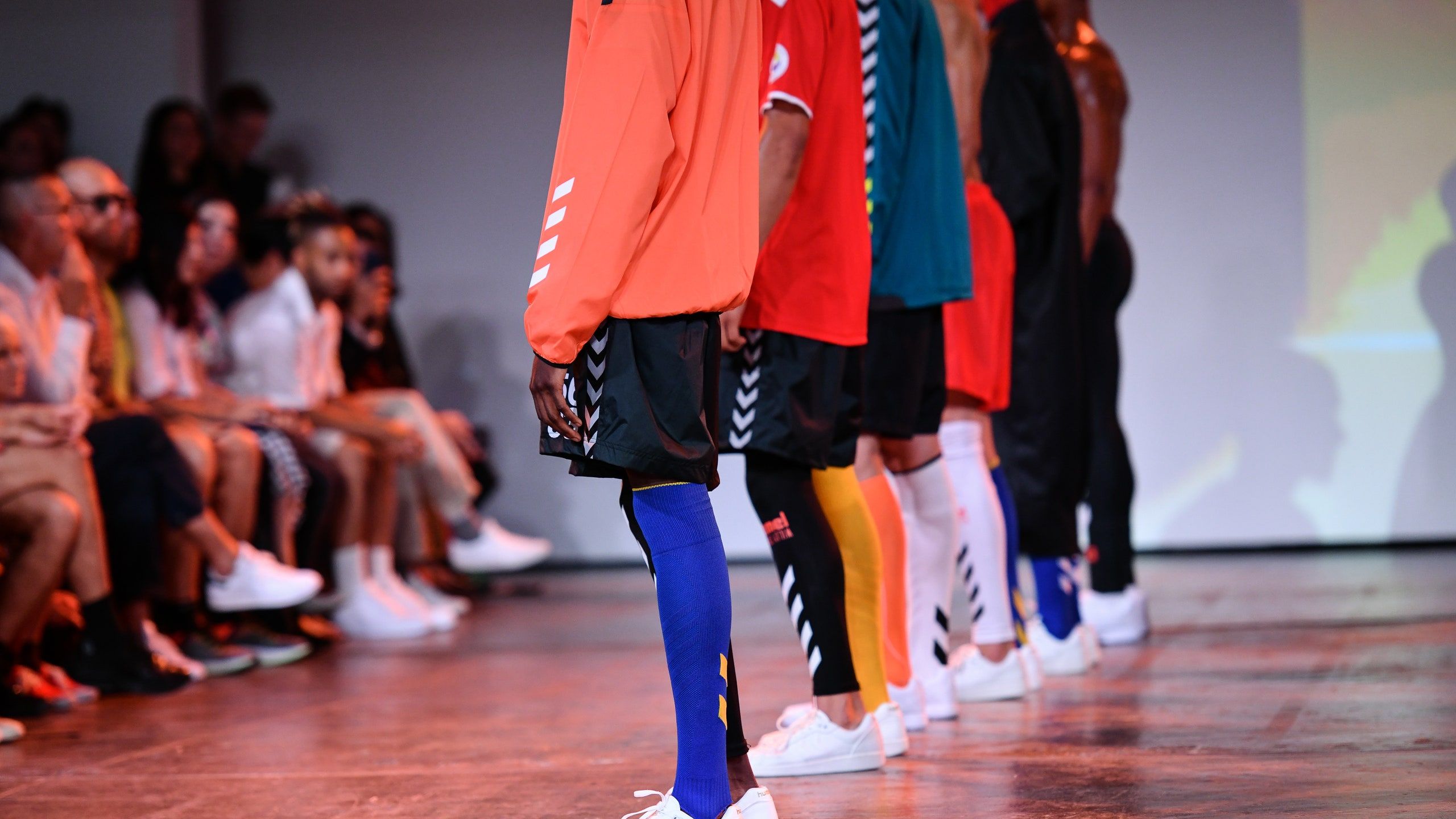 2560x1440 Model During Men's Fashion Week