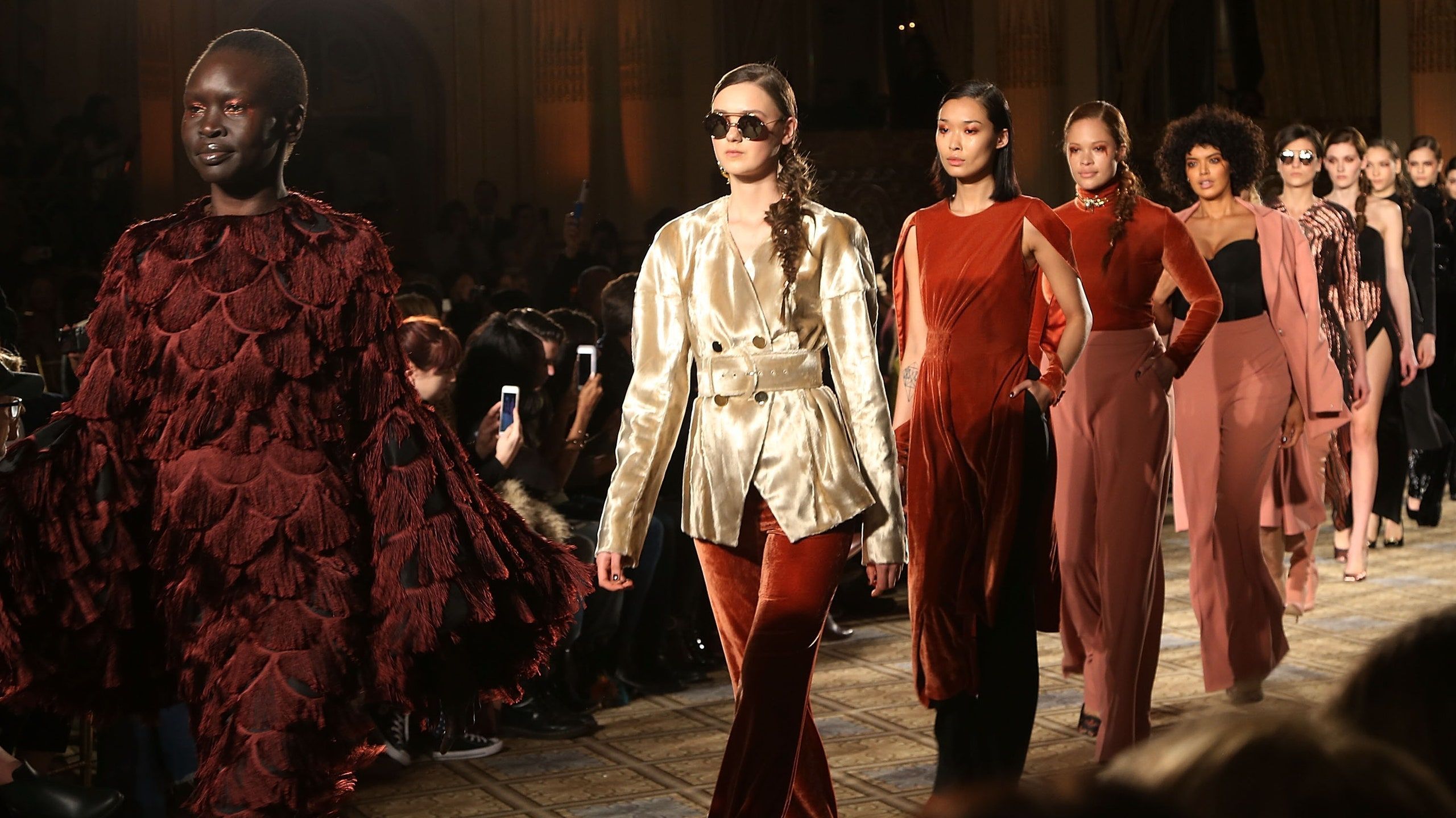 2560x1440 Christian Siriano Celebrates the Beauty
