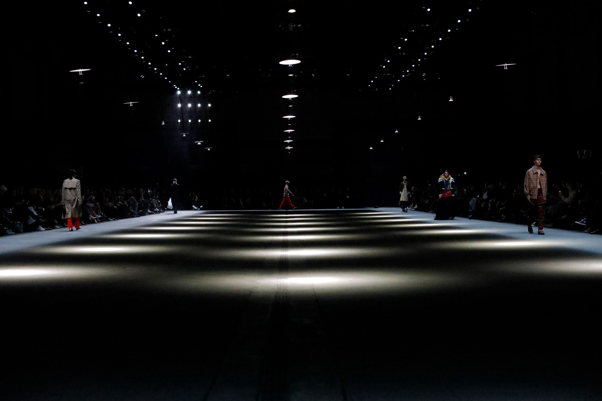 2364x1576 United Visual Artists creates prismatic